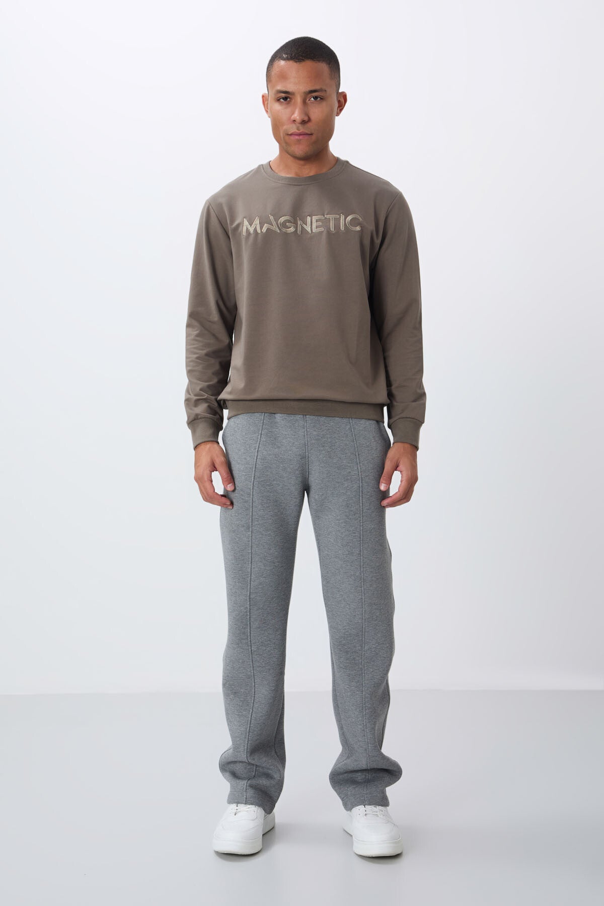 Koyu Bej Yazı Nakışlı O Yaka Rahat Form İçi Polarlı Erkek Sweatshirt - 88020