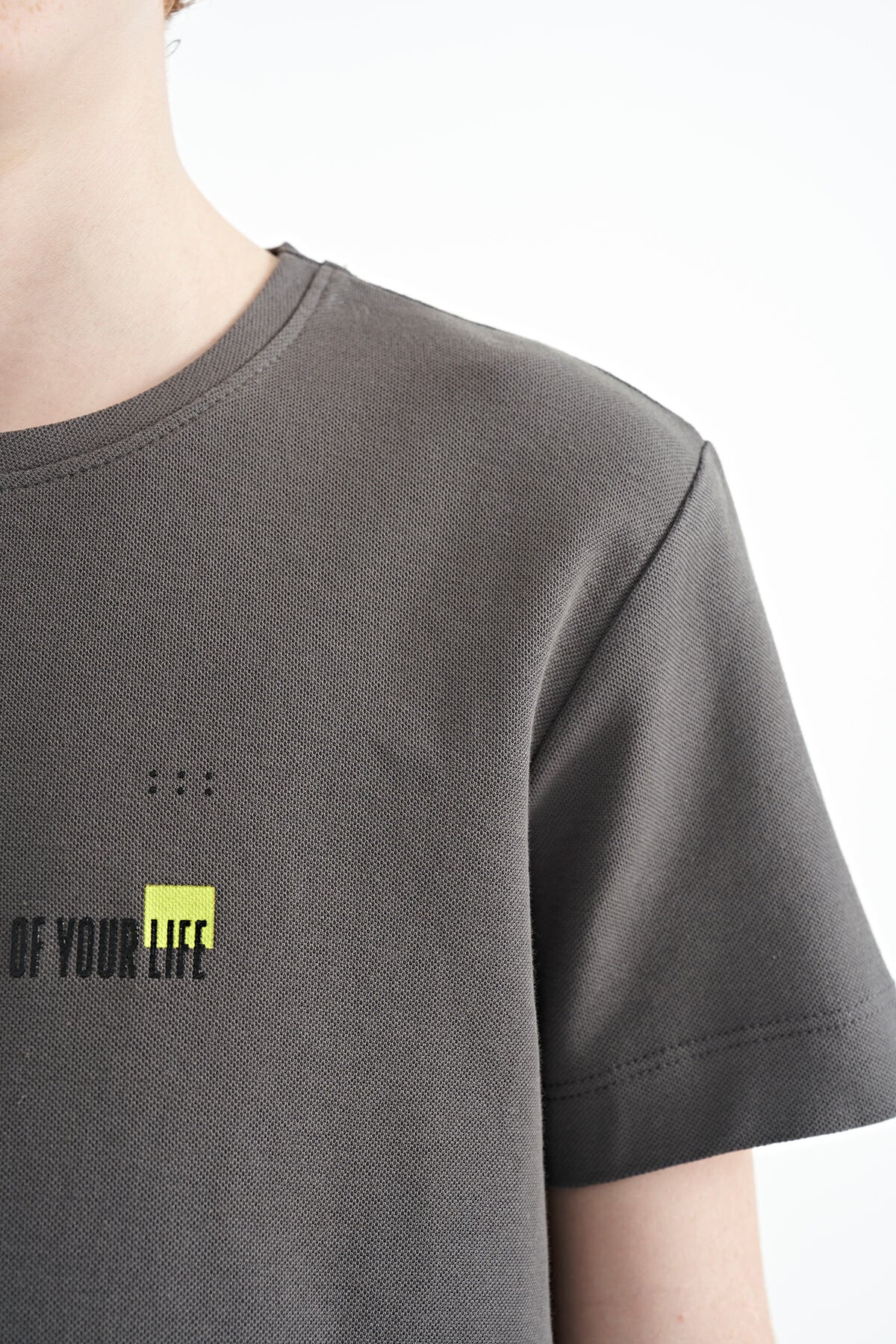 Koyu Gri Baskı Detaylı O Yaka Standart Kalıp Erkek Çocuk T-Shirt - 11117