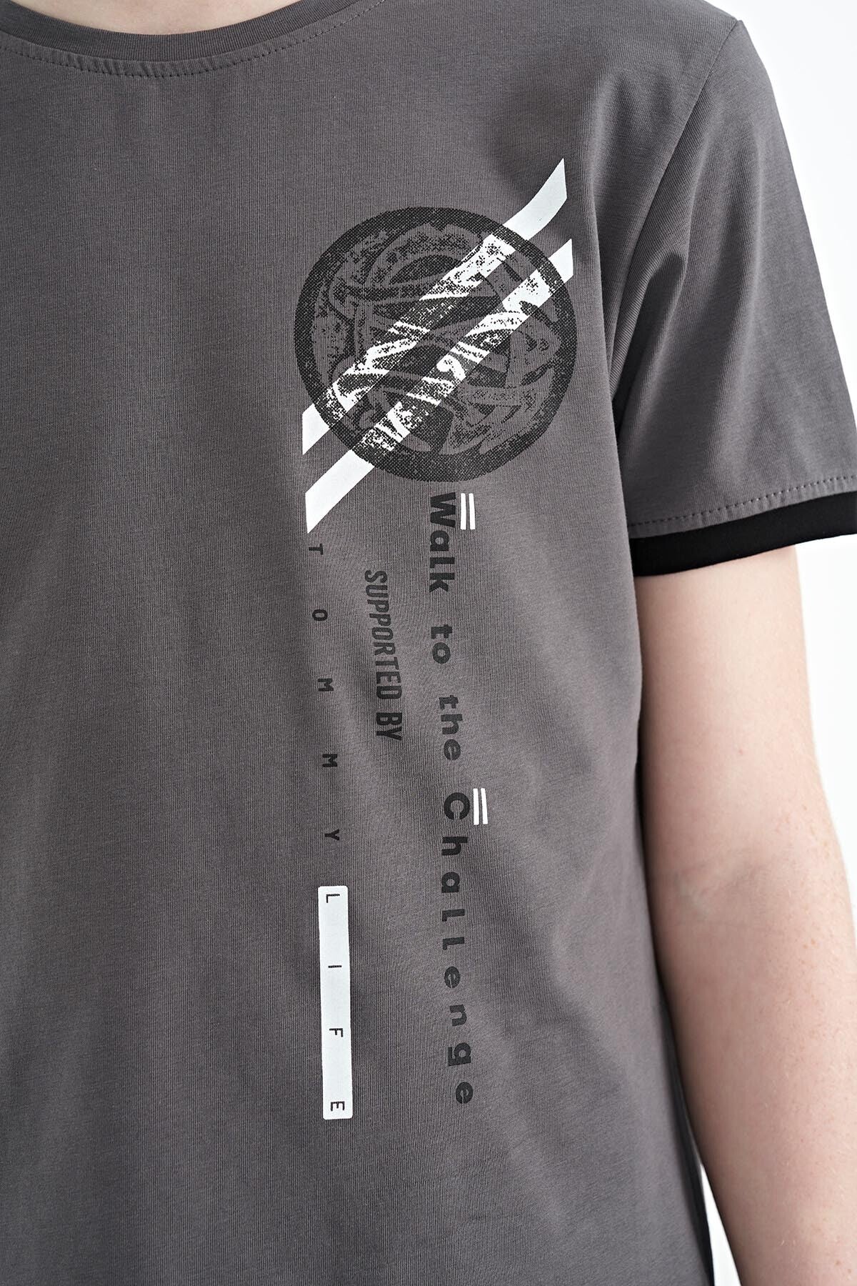 Koyu Gri Baskı Detaylı O Yaka Standart Kalıp Erkek Çocuk T-Shirt - 11131