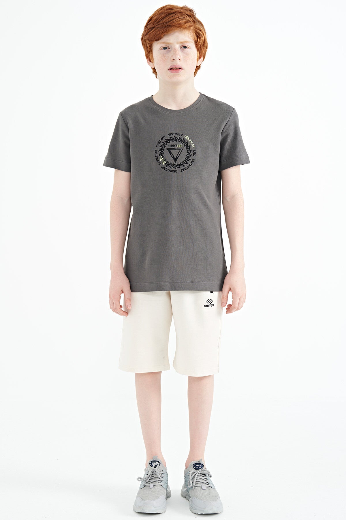 Koyu Gri Nakış İşleme Detaylı O Yaka Standart Kalıp Erkek Çocuk T-Shirt - 11115