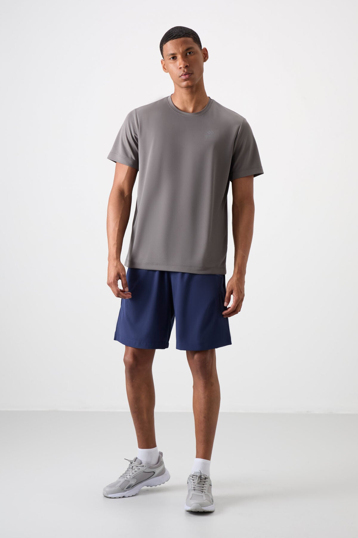 Koyu Gri O Yaka Standart Kalıp Logo Desenli Aktif Spor Erkek T-Shirt - 88255
