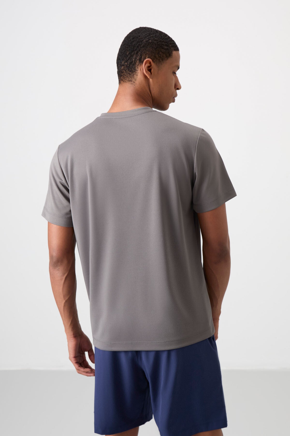 Koyu Gri O Yaka Standart Kalıp Logo Desenli Aktif Spor Erkek T-Shirt - 88255