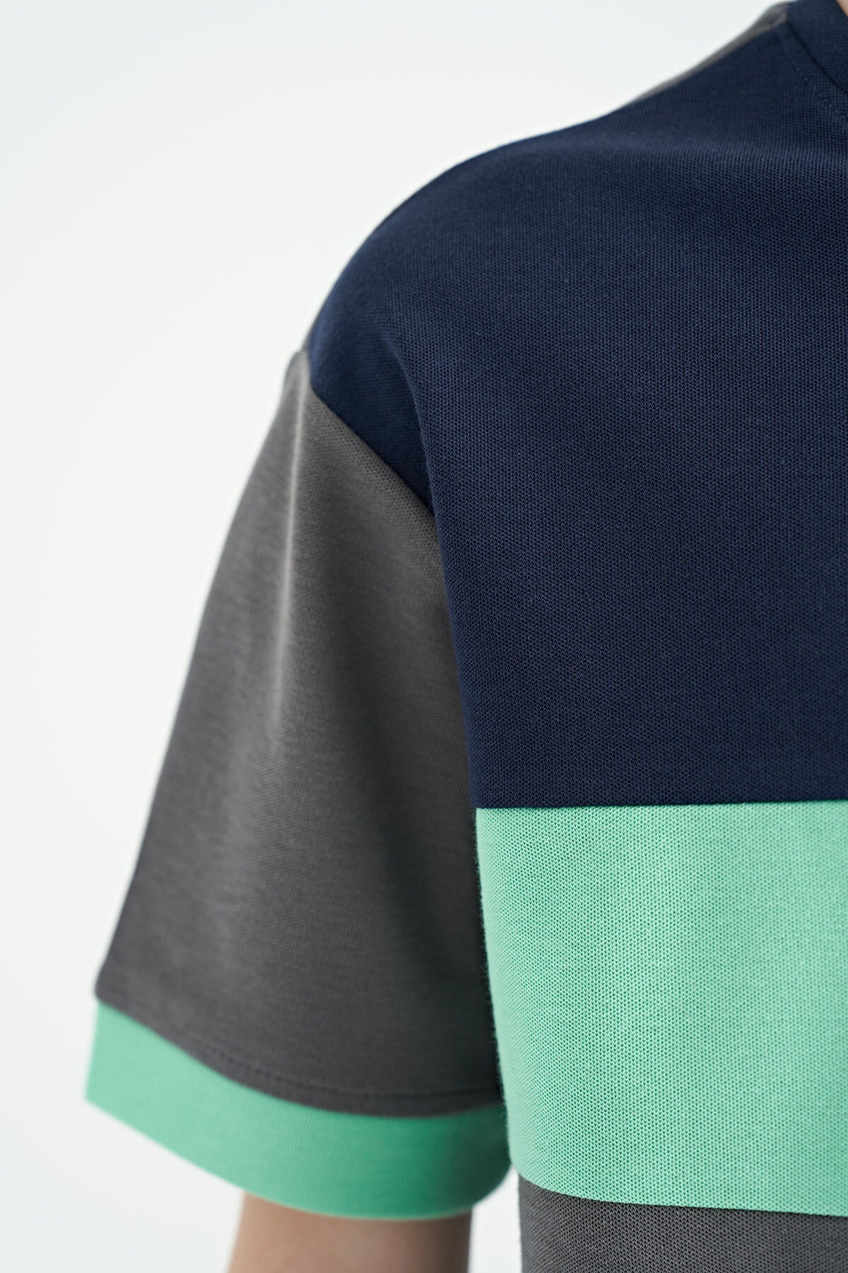 Koyu Gri Renk Geçişli Nakışlı Oversize Erkek Çocuk T-Shirt - 11159