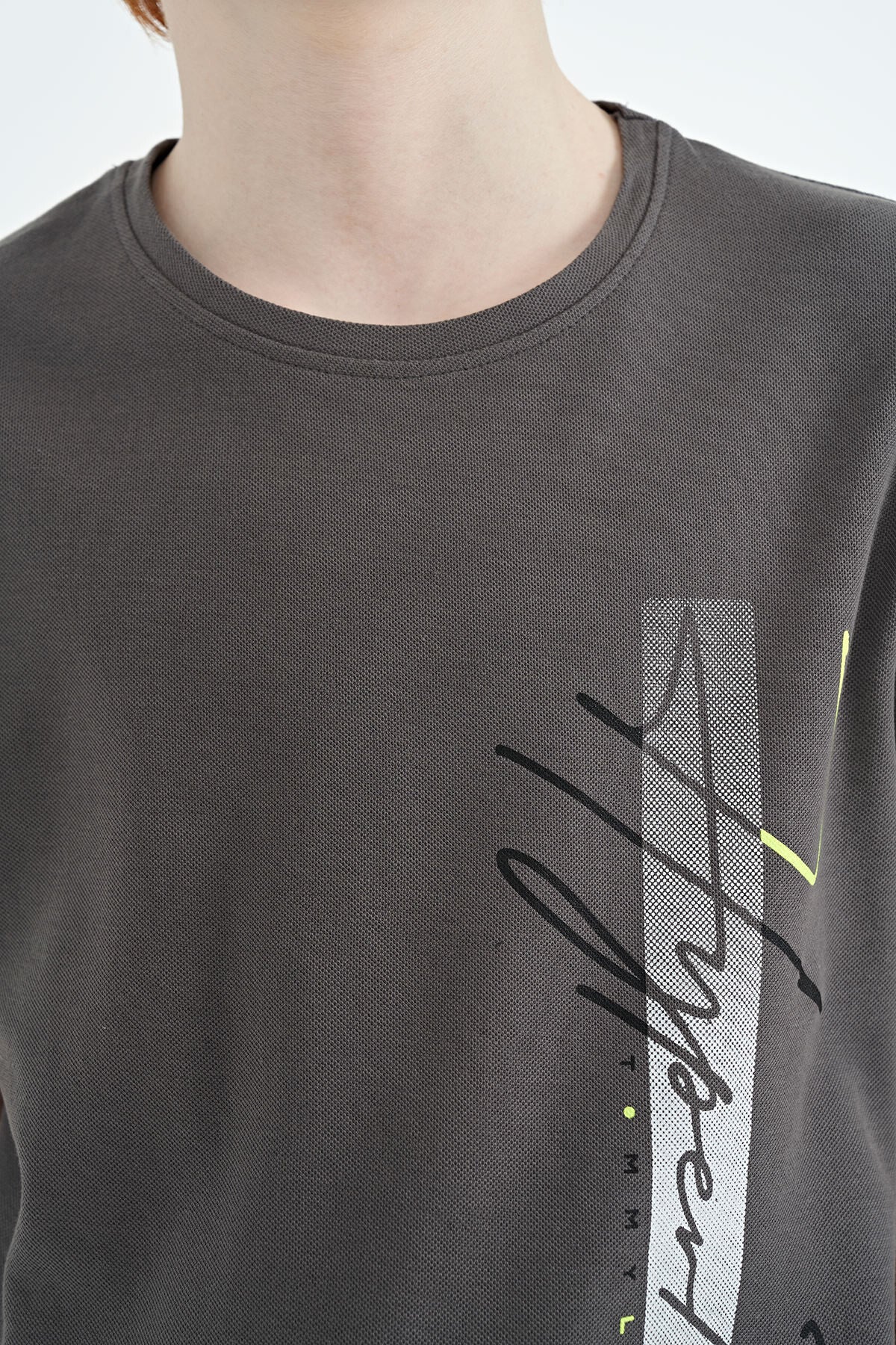 Koyu Gri Yazı Baskılı O Yaka Standart Kalıp Erkek Çocuk T-Shirt - 11119