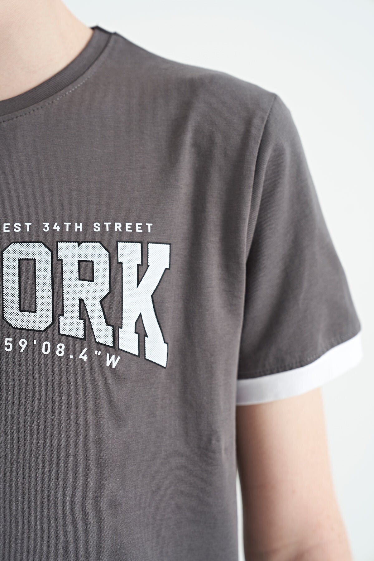 Koyu Gri Yazı Baskılı Standart Kalıp O Yaka Erkek Çocuk T-Shirt - 11105