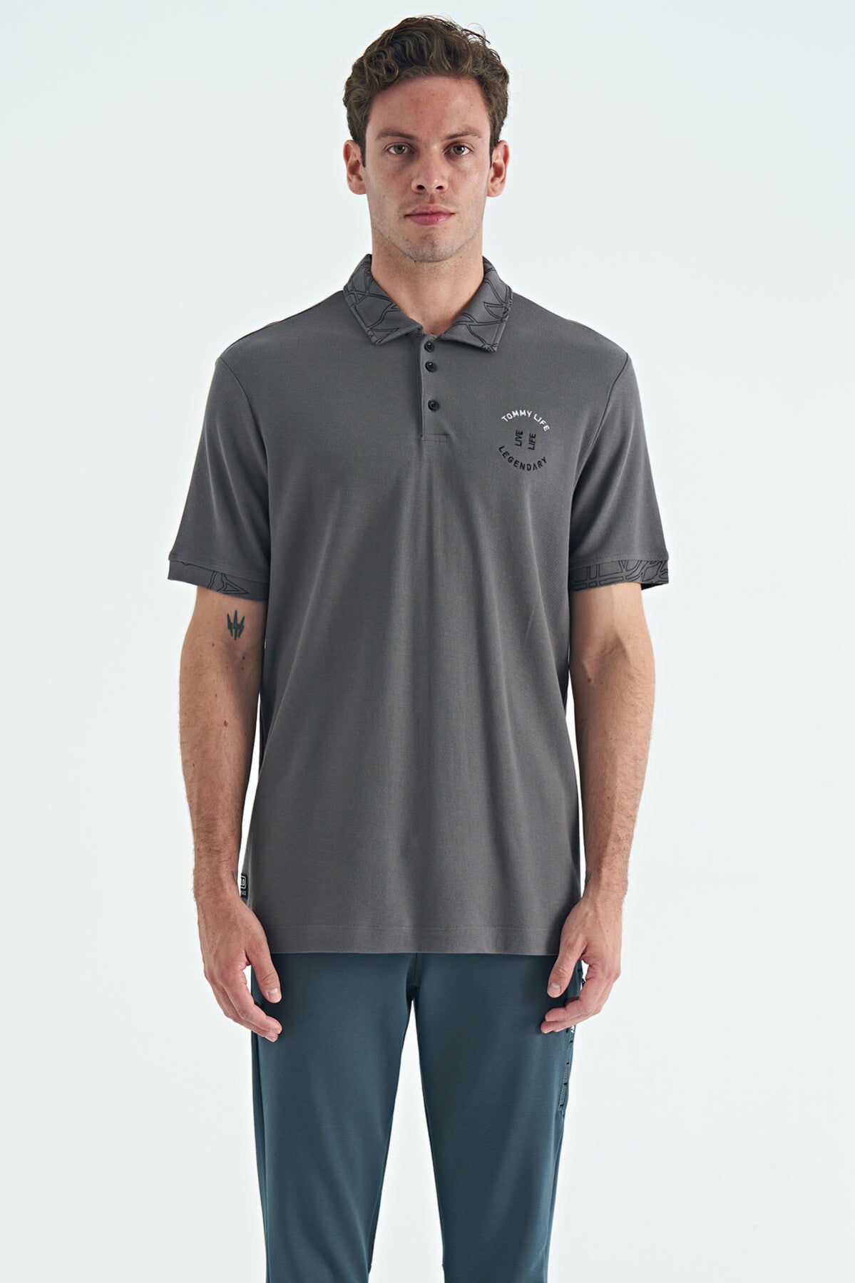 Koyu Gri Yazı Nakışlı Baskı Detaylı Standart Kalıp Polo Yaka Erkek T-Shirt - 88239