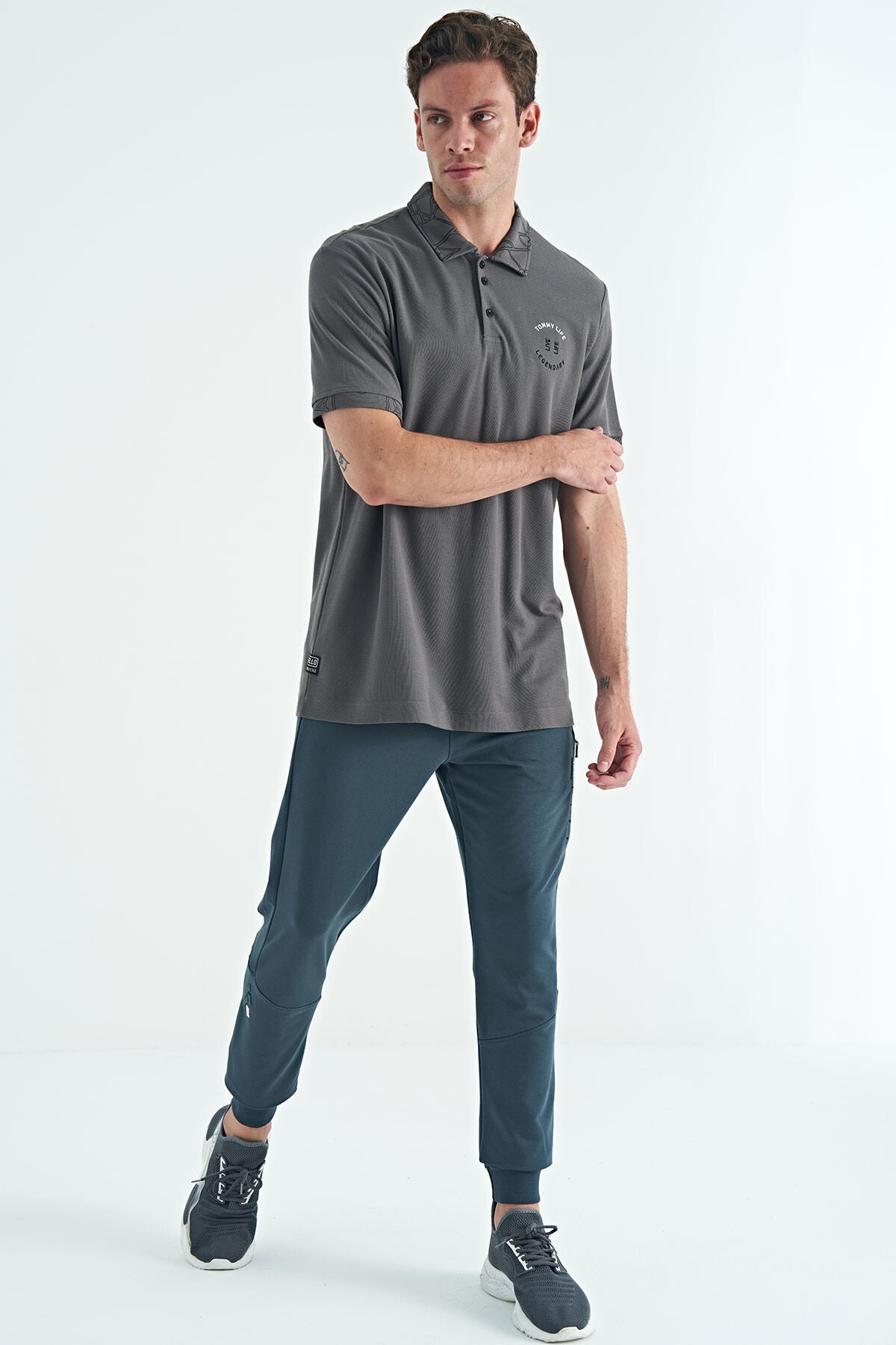 Koyu Gri Yazı Nakışlı Baskı Detaylı Standart Kalıp Polo Yaka Erkek T-Shirt - 88239