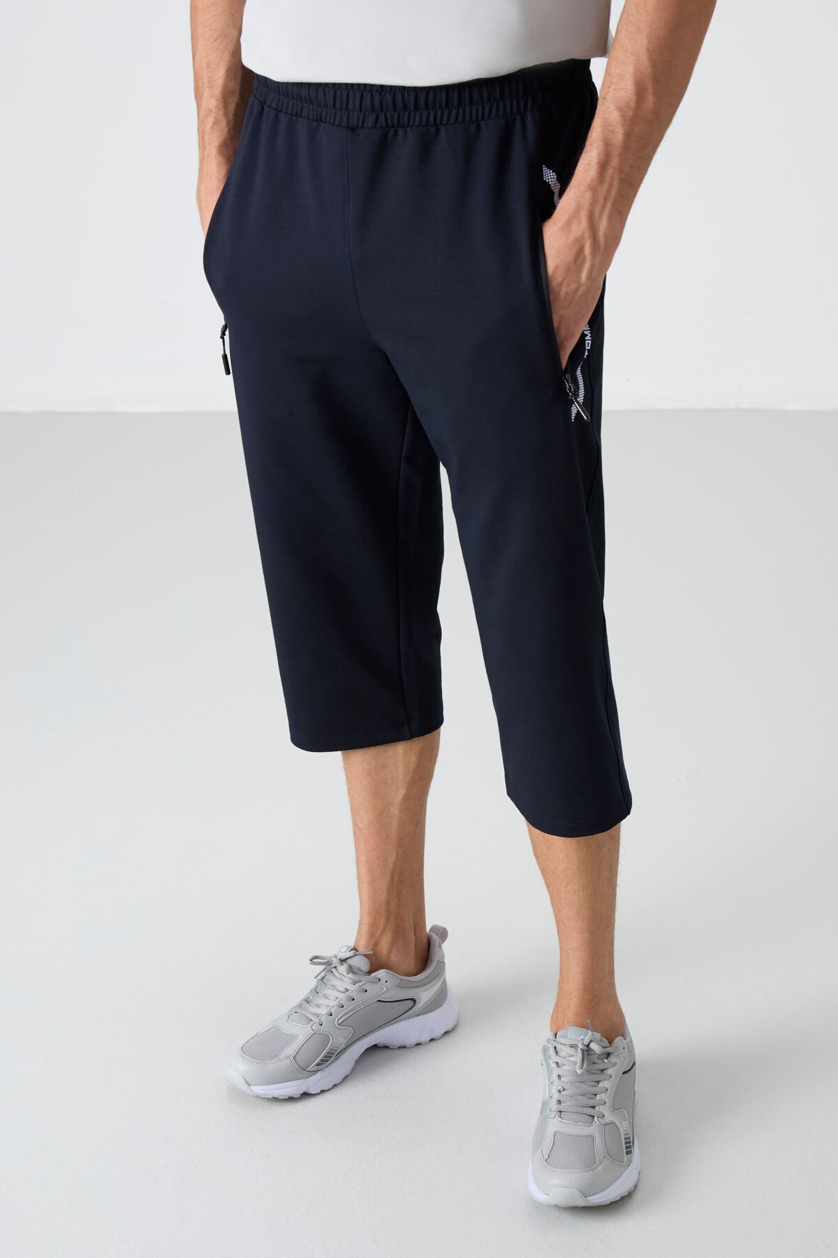 Lacivert - Beyaz Fermuar Cepli Standart Kalıp Klasik Paça Erkek Kapri - 83091