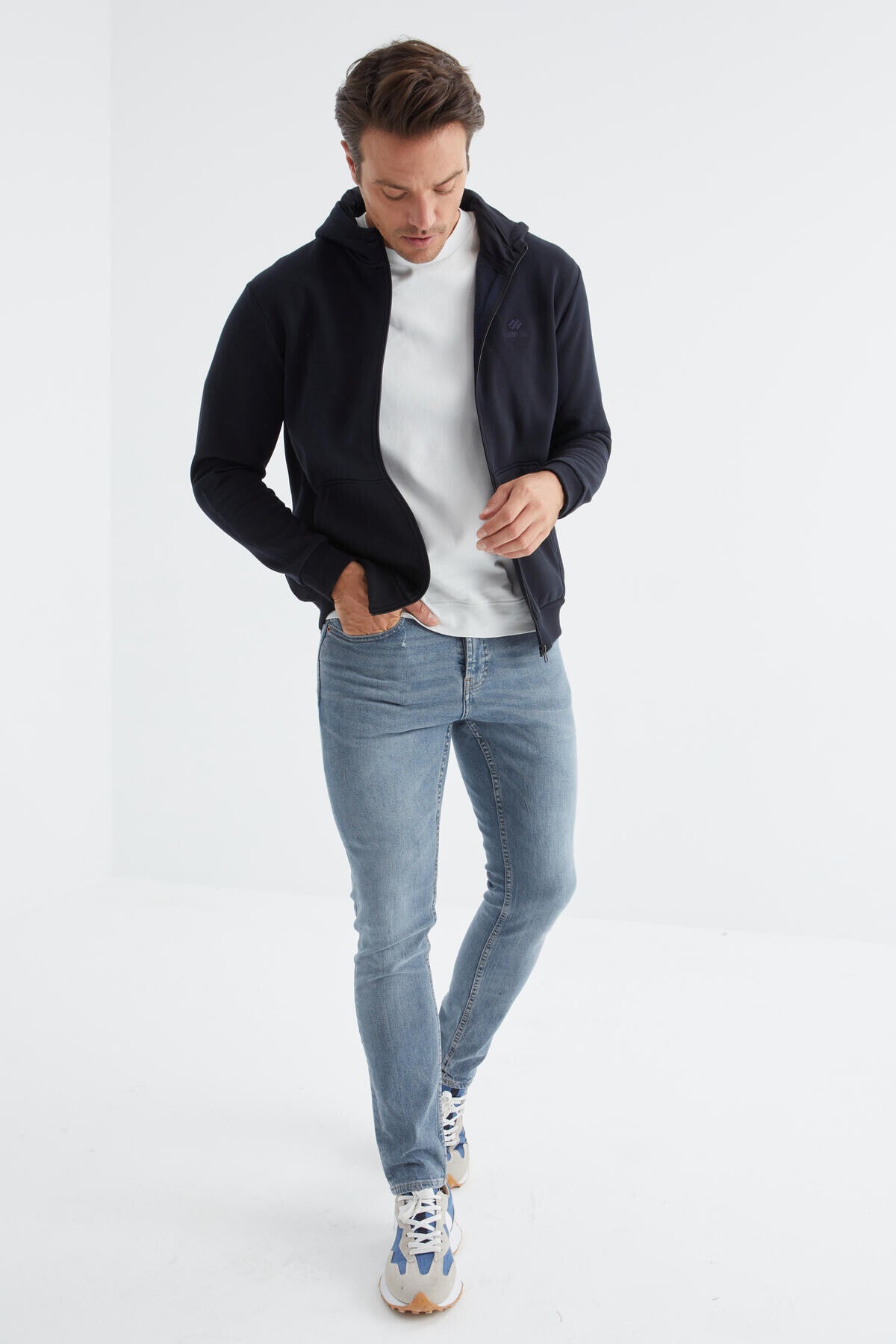 Lacivert Basic Kapüşonlu Rahat Form Nakış Detaylı Fermuarlı Erkek Sweatshirt - 88035