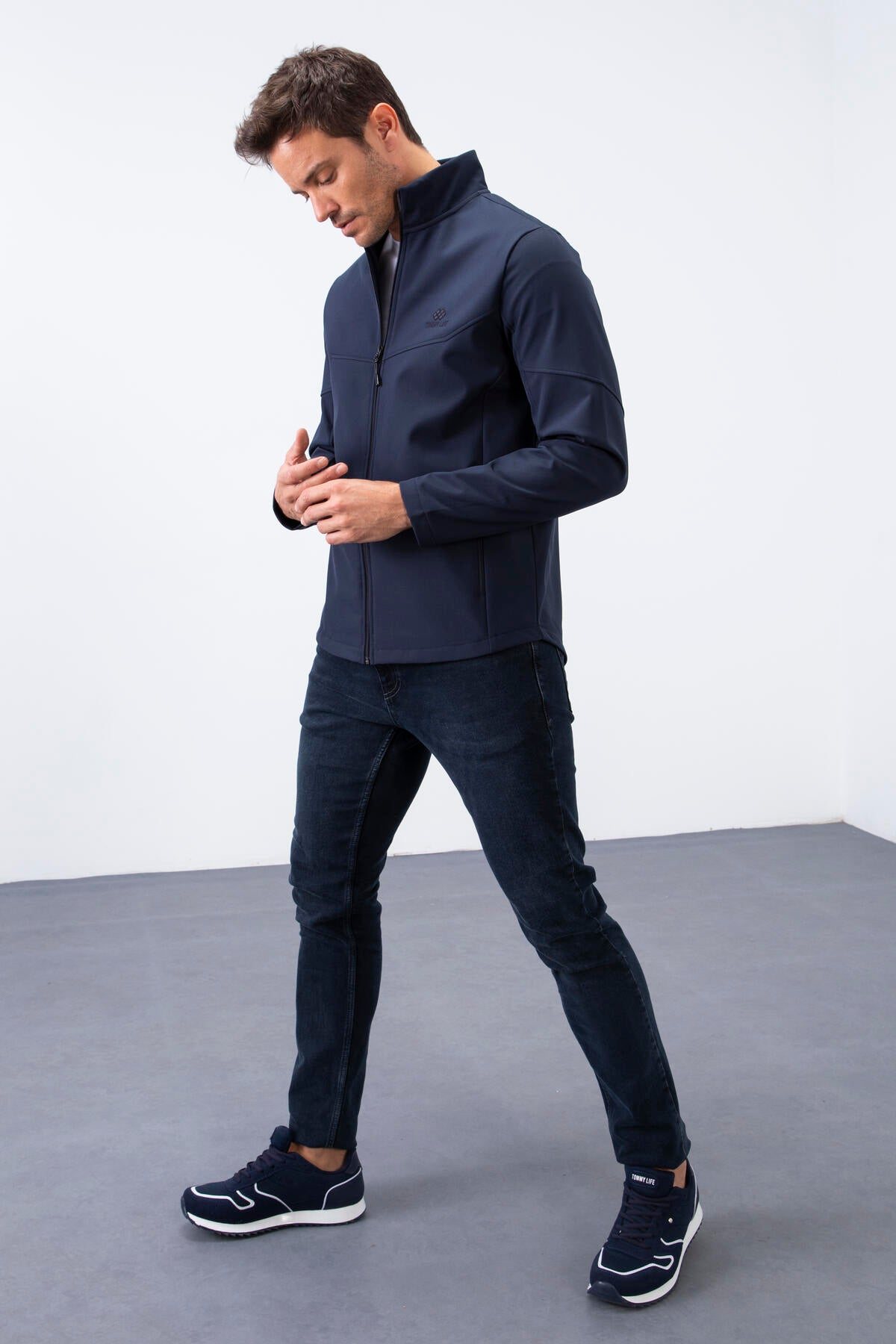 Lacivert Fermuarlı Dik Yaka Su ve Rüzgar Geçirmez Softshell Erkek Mont - 88050