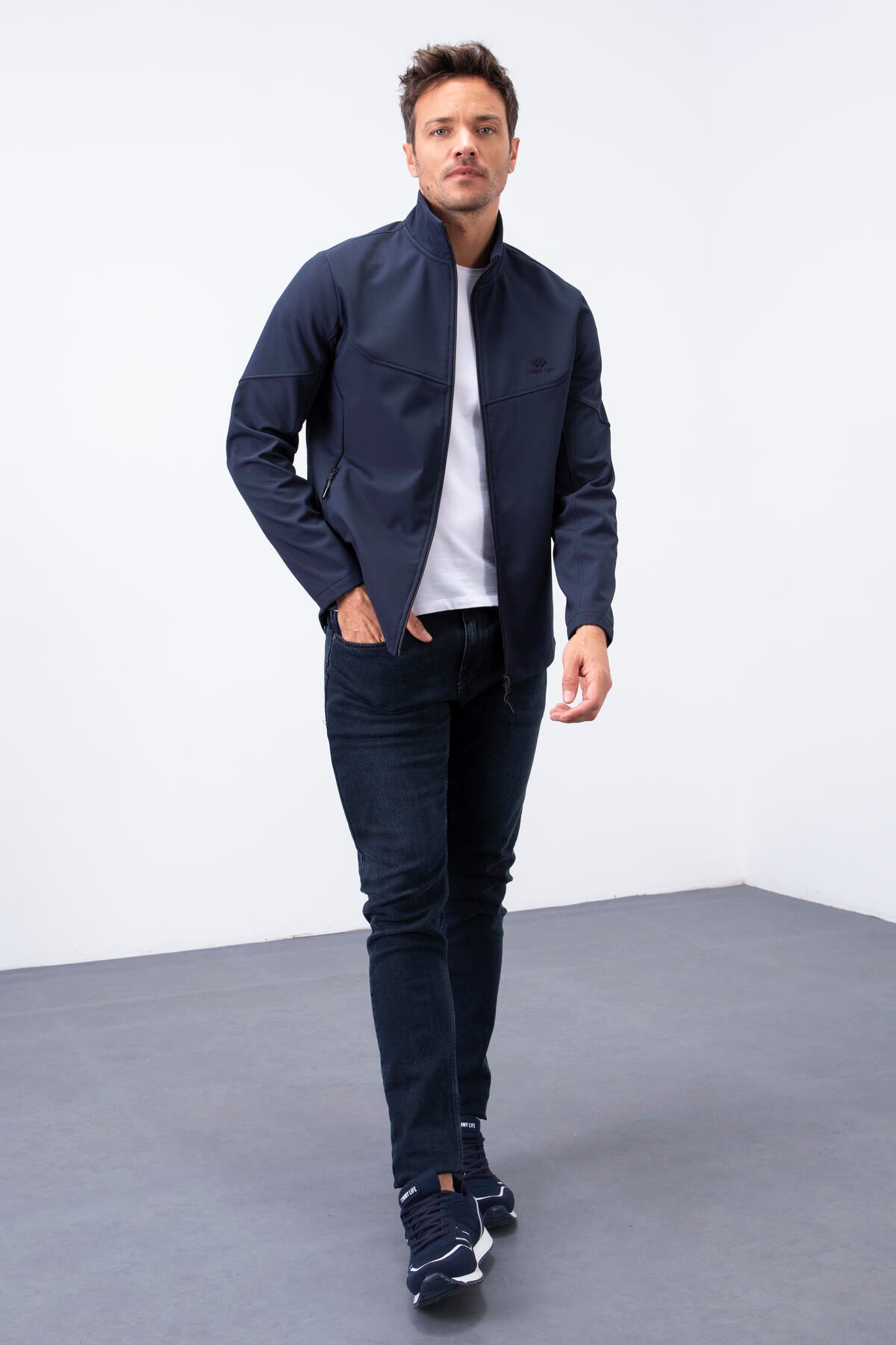 Lacivert Fermuarlı Dik Yaka Su ve Rüzgar Geçirmez Softshell Erkek Mont - 88050