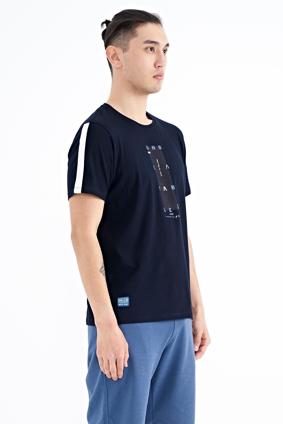 Lacivert Kol Şerit Detaylı O Yaka Standart Kalıp Erkek T-shirt - 88234