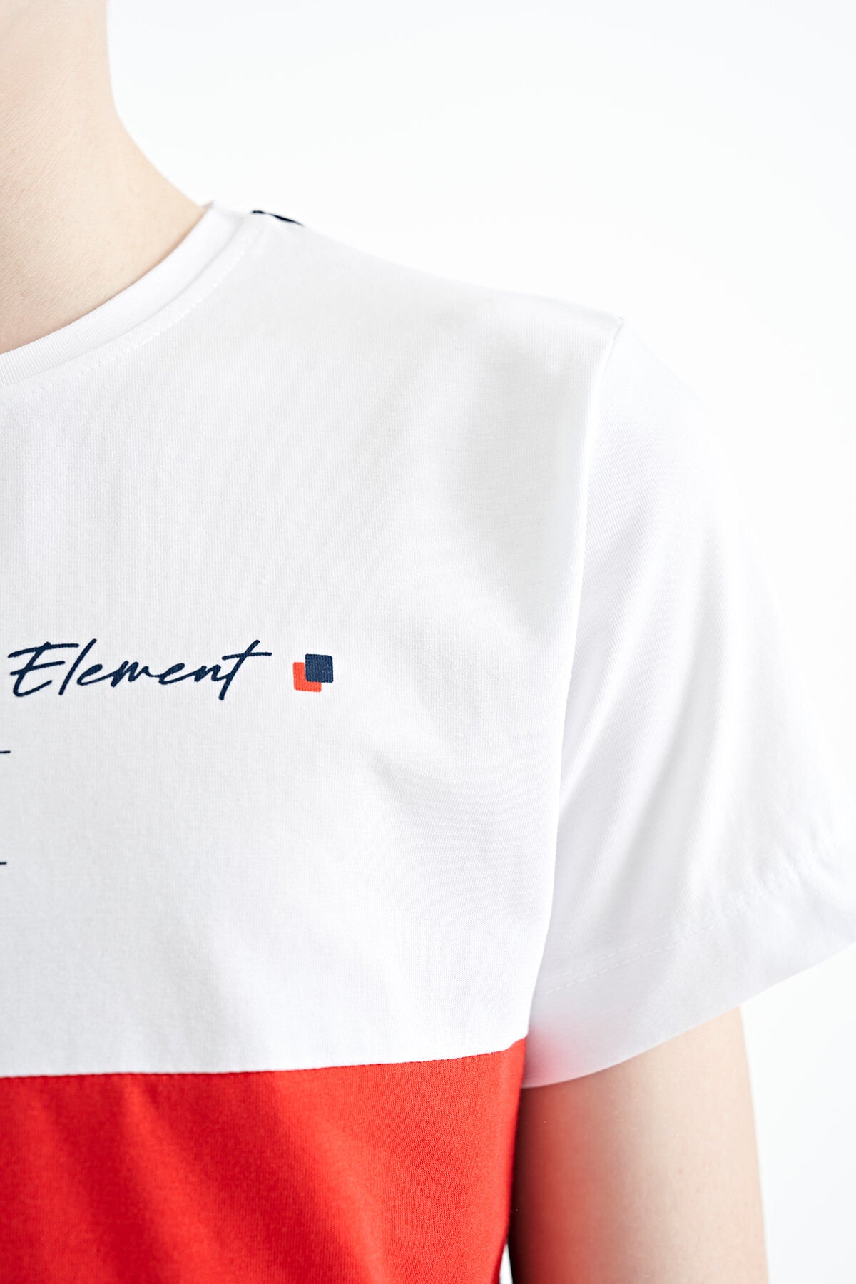 Lacivert Renk Bloklu O Yaka Baskı Detaylı Standart Kalıp Erkek Çocuk T-Shirt - 11135