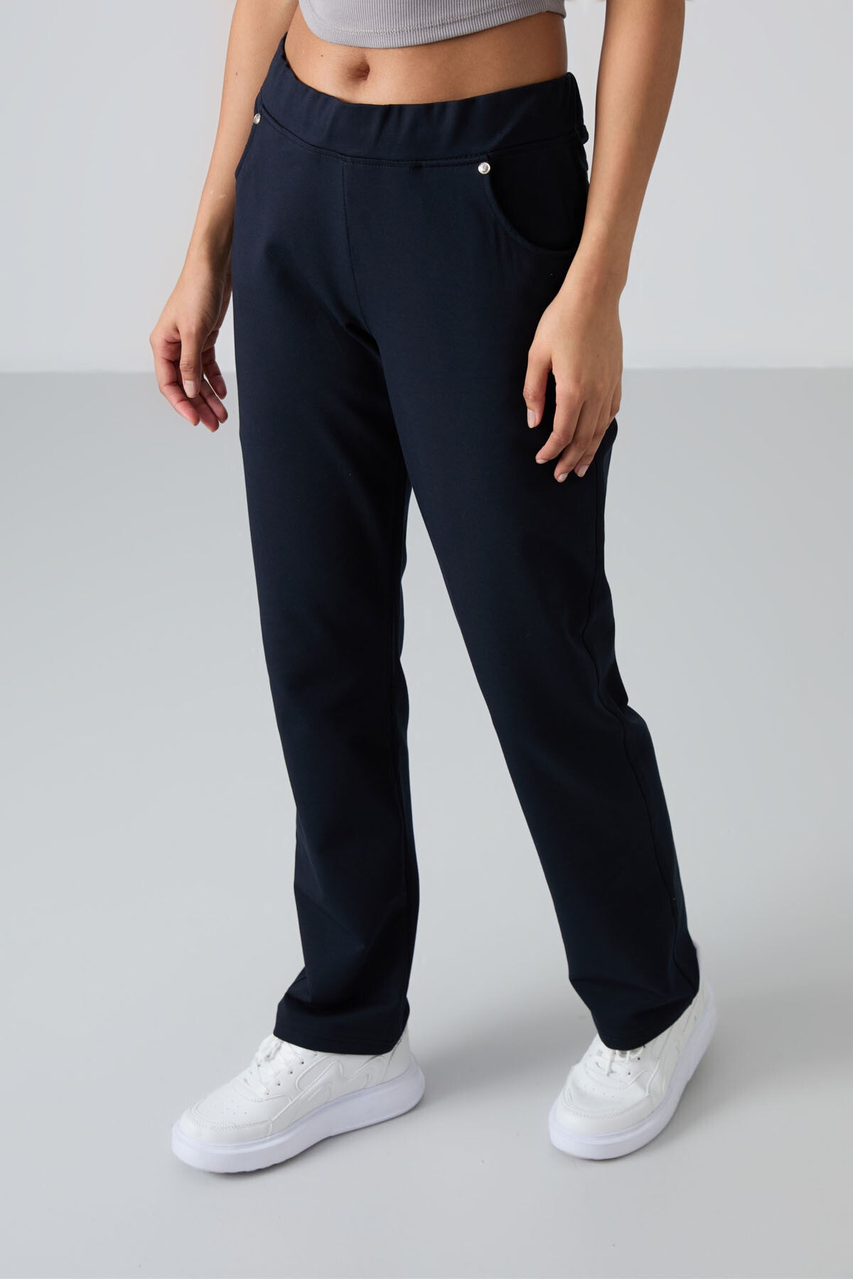 Lacivert Taş Detaylı Cepli Rahat Form Klasik Paça Kadın Eşofman Altı - 94007