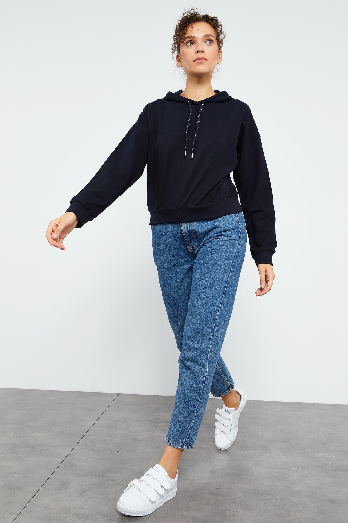 Lacivert Uzun Kol Rahat Form Kapüşonlu Kadın Sweatshirt - 97115