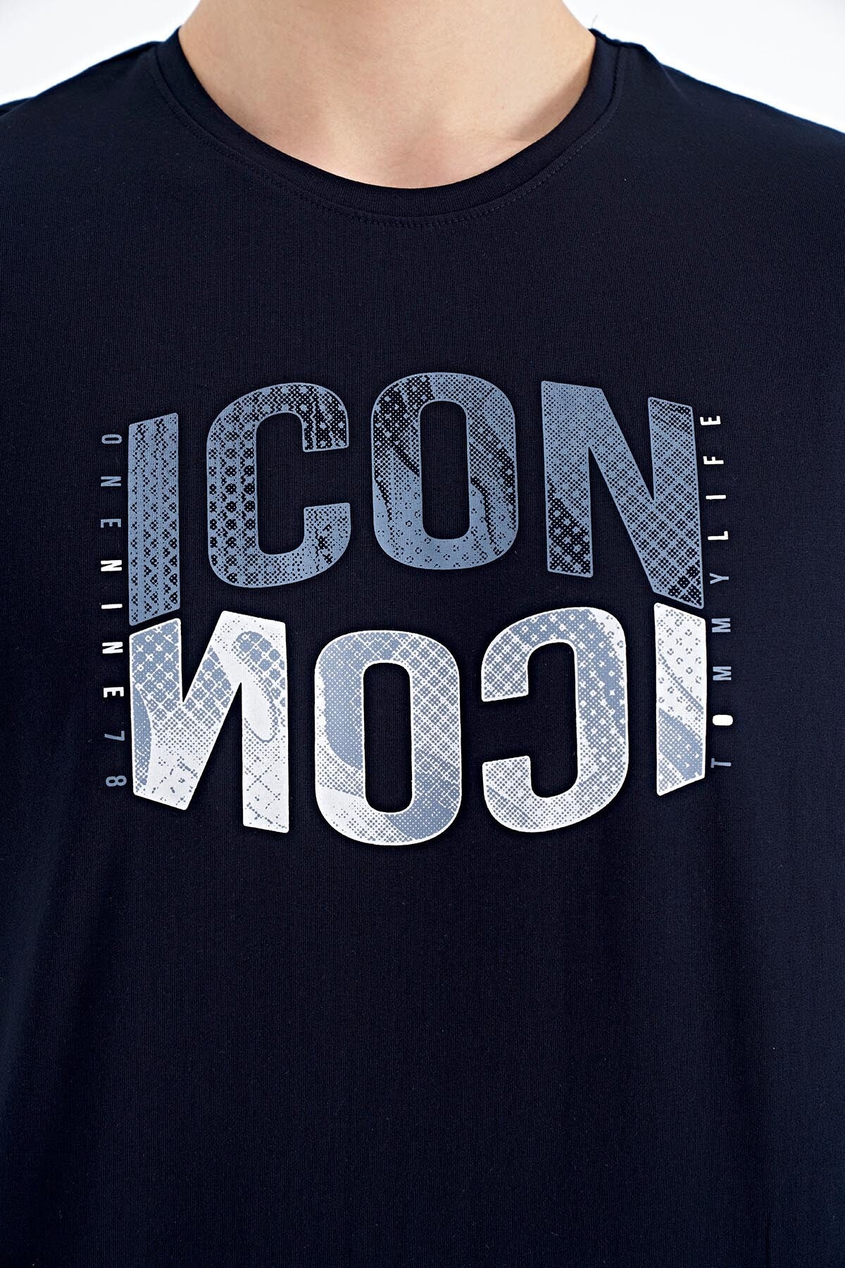 Lacivert Yazı Baskılı O Yaka Standart Kalıp Erkek T-Shirt - 88174