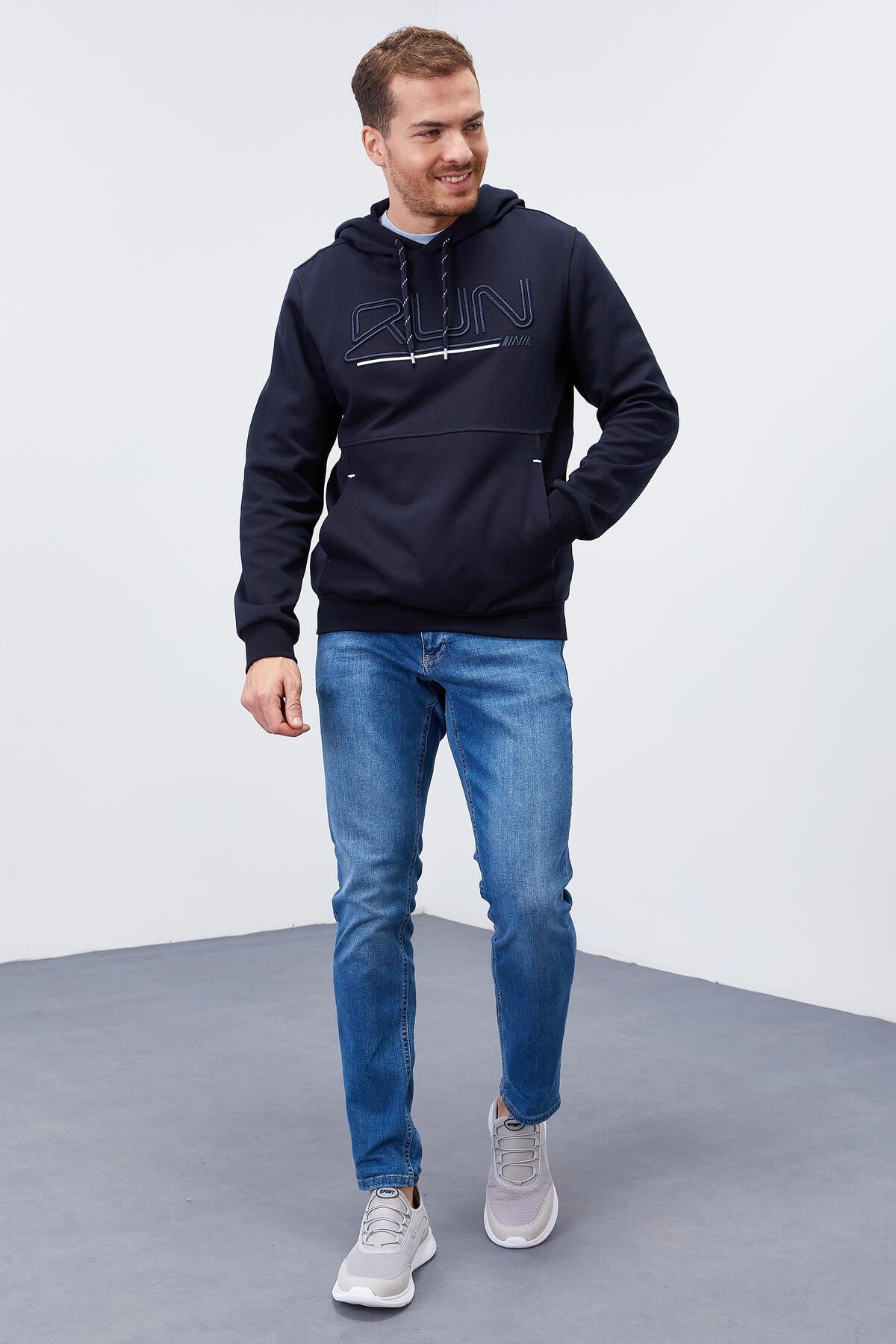 Lacivert Yazı Nakışlı Standart Kalıp Kapüşonlu Erkek Sweatshirt - 87887