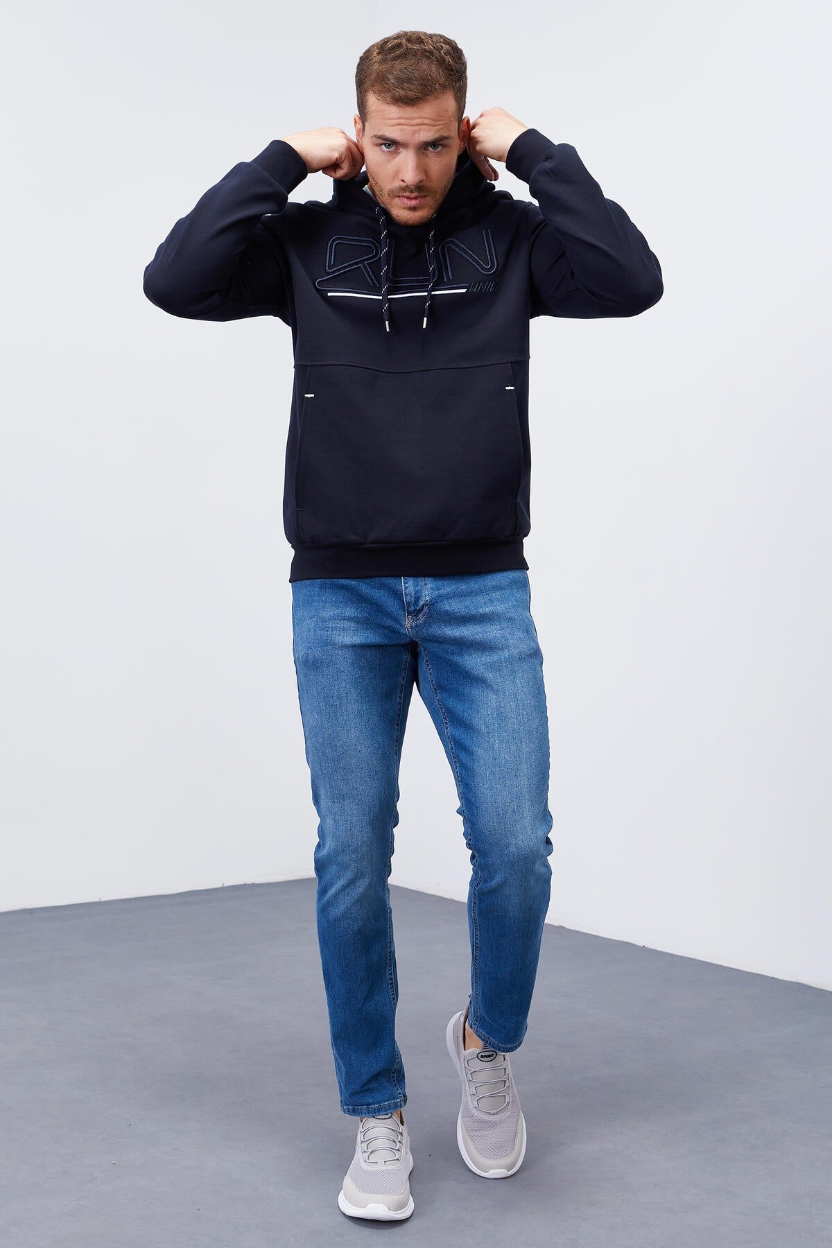 Lacivert Yazı Nakışlı Standart Kalıp Kapüşonlu Erkek Sweatshirt - 87887