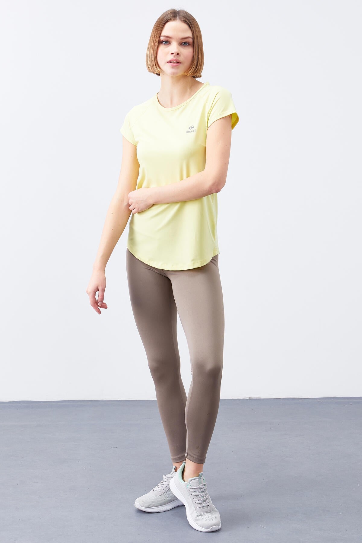 Limon Sırt Pencereli Kısa Kol Standart Kalıp O Yaka Kadın T-Shirt - 97101
