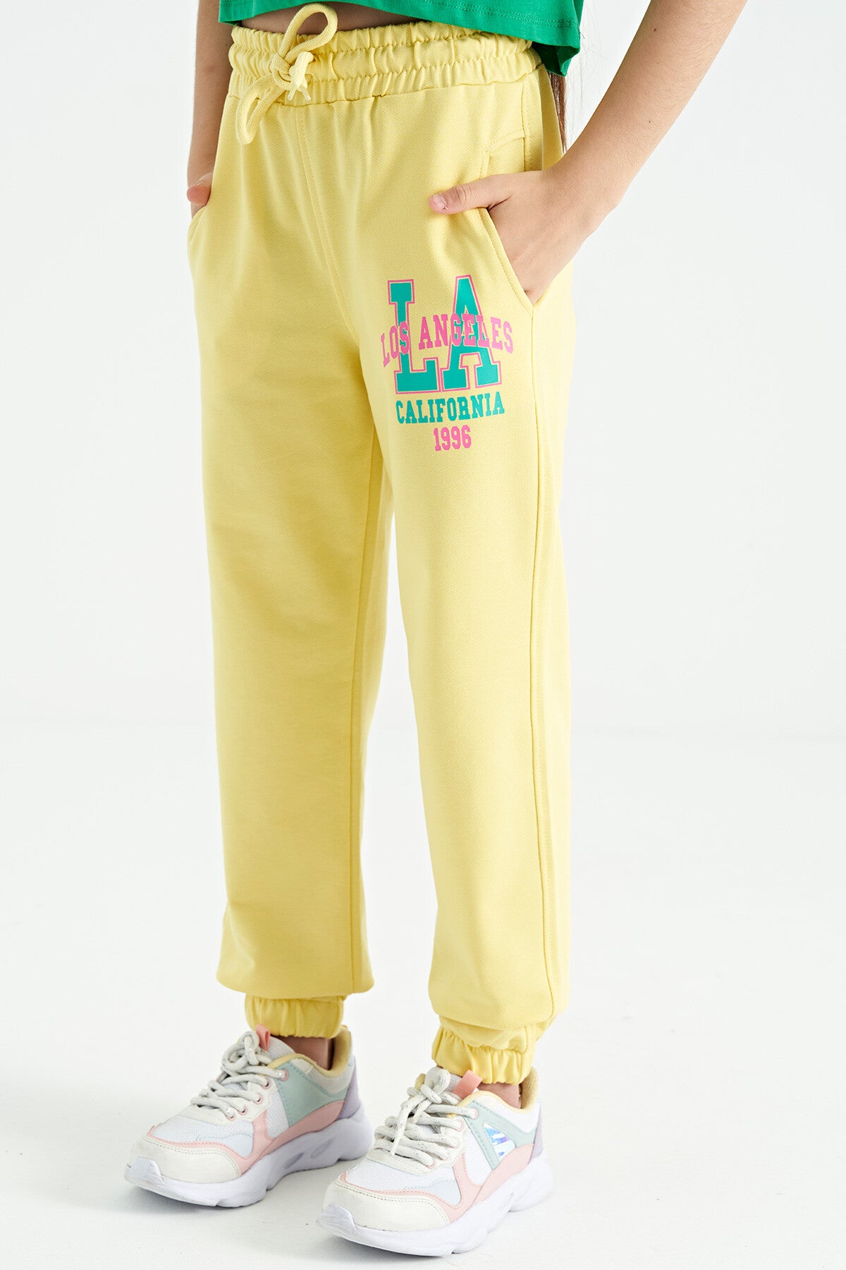 Limon Yazı Nakışlı Standart Kalıp Jogger Kız Çocuk Eşofman Alt - 75120