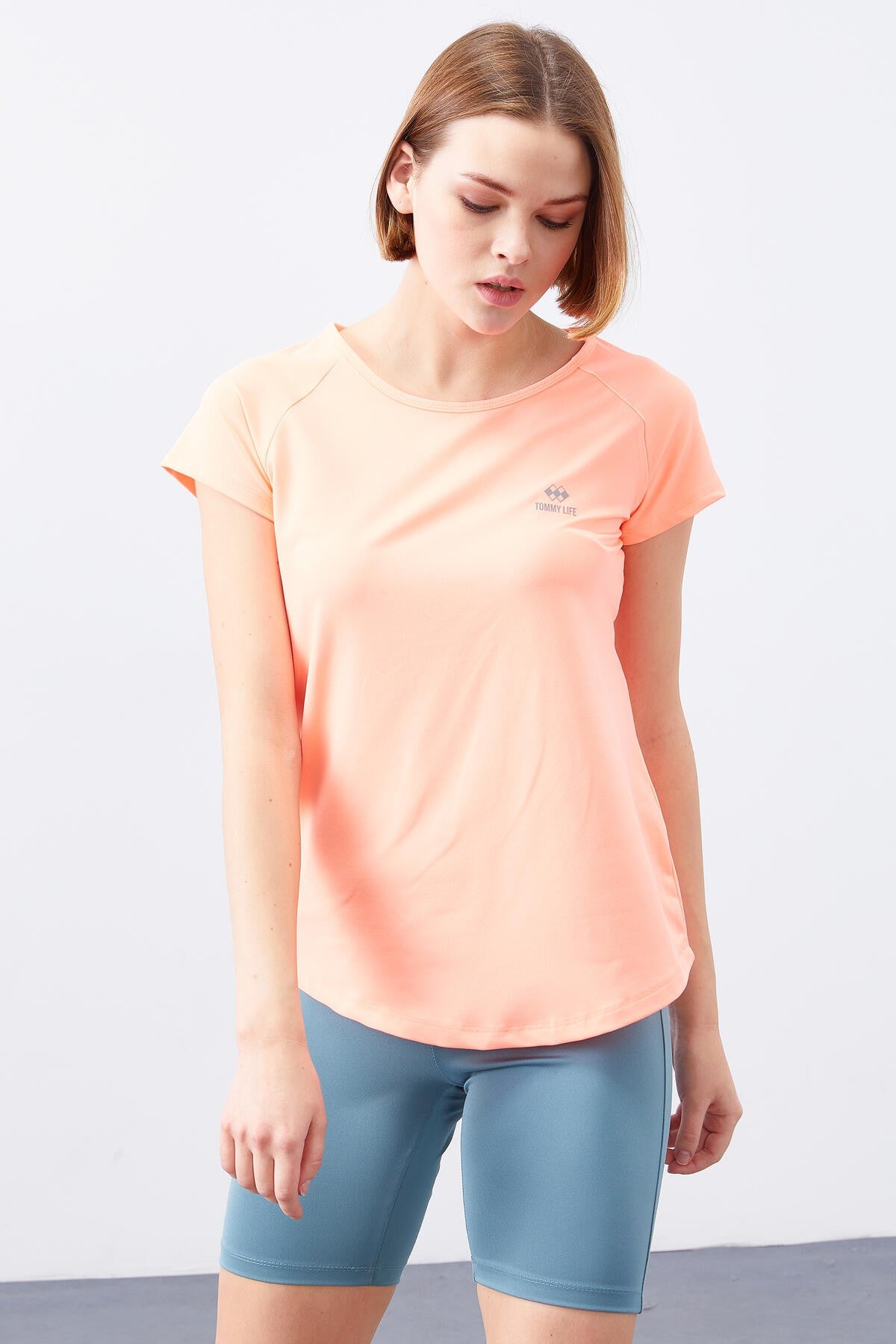 Mercan Sırt Pencereli Kısa Kol Standart Kalıp O Yaka Kadın T-Shirt - 97101