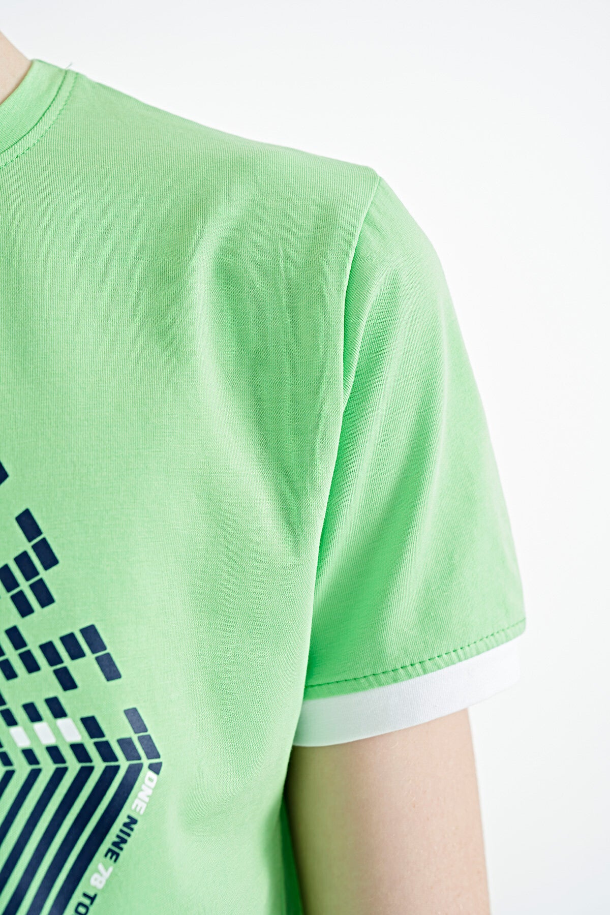 Neon Yeşil Kol Ucu Renkli Detaylı Baskılı Standart Kalıp Erkek Çocuk T-Shirt - 11156