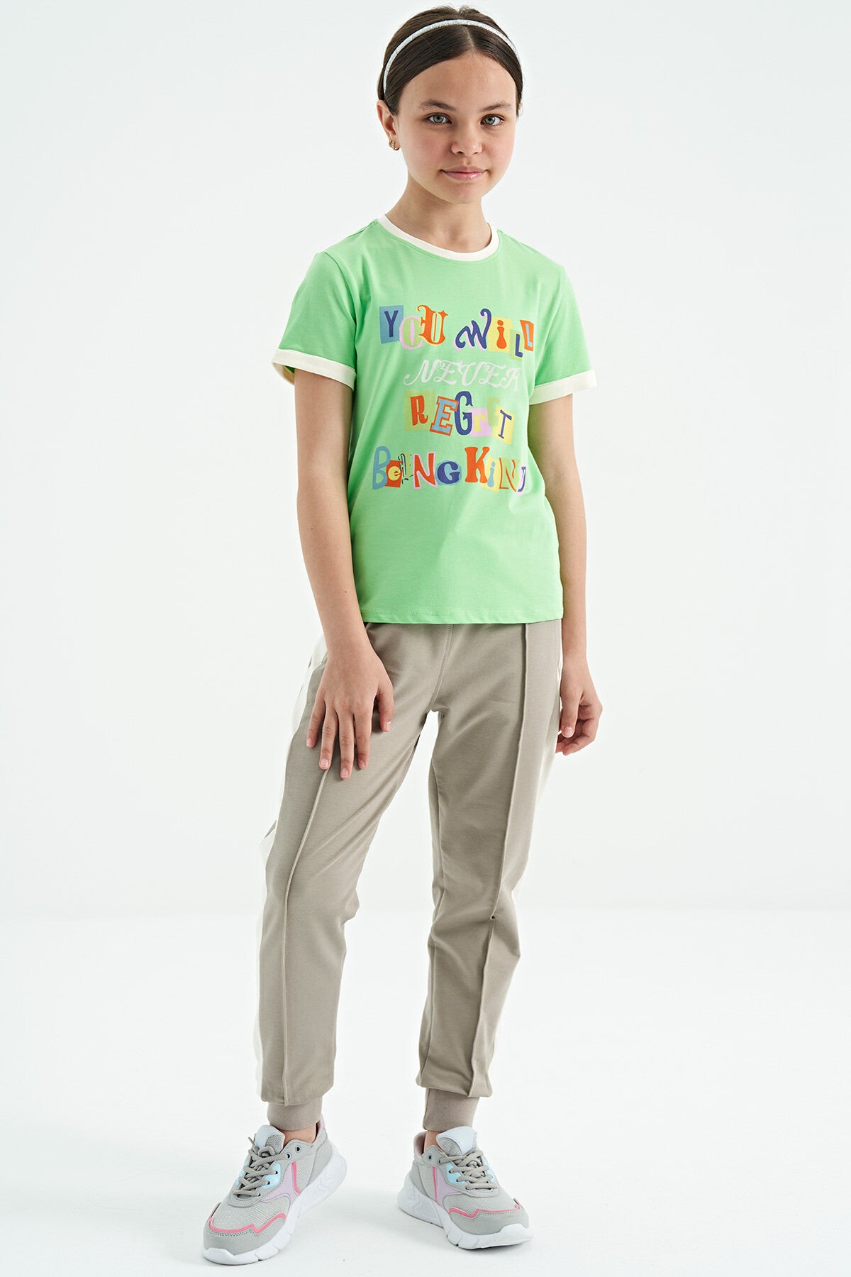 Neon Yeşil Renkli Yazı Detaylı O Yaka Rahat Form Kız Çocuk T-Shirt - 75109