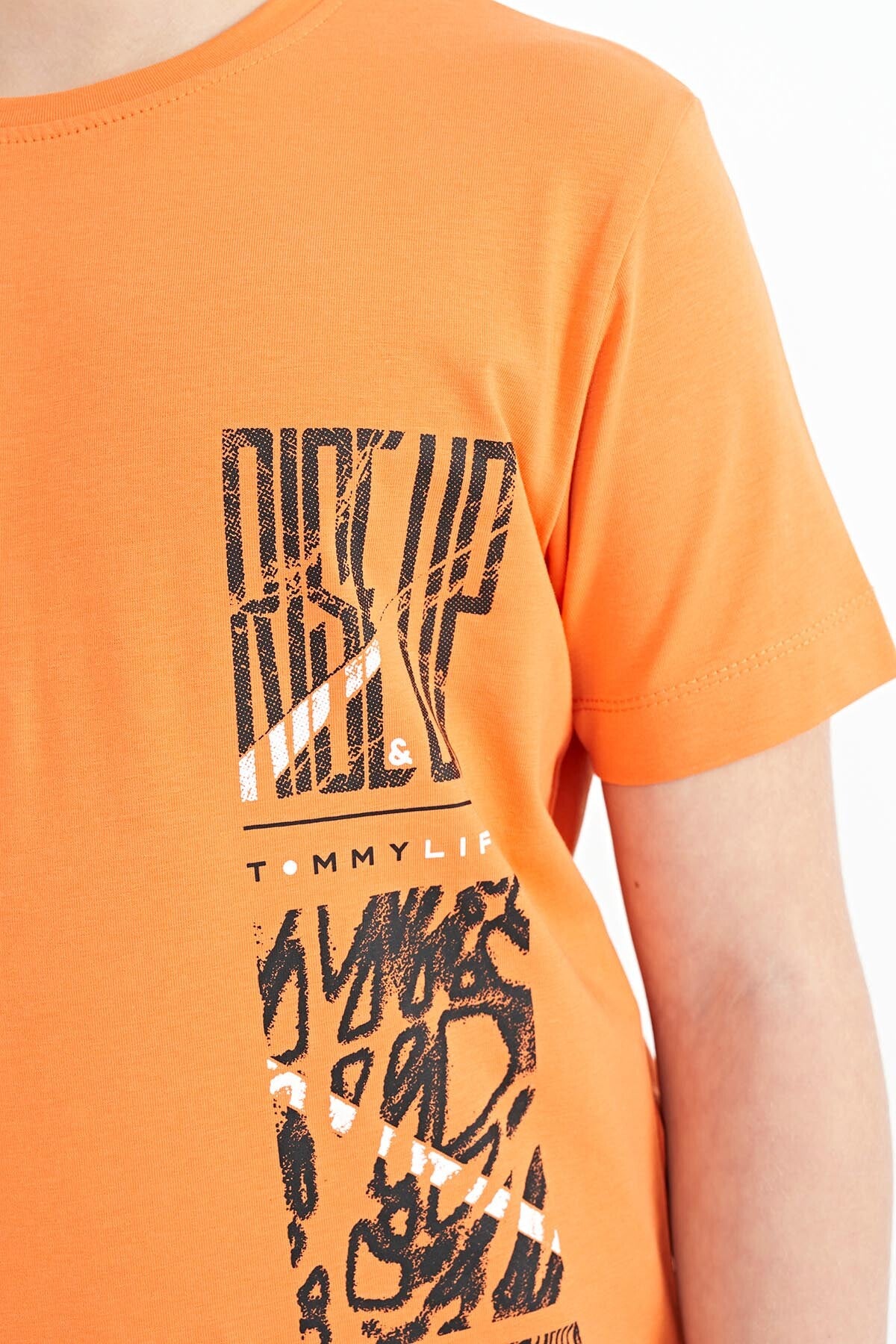 Oranj Baskı Detaylı O Yaka Standart Kalıp Erkek Çocuk T-Shirt - 11104