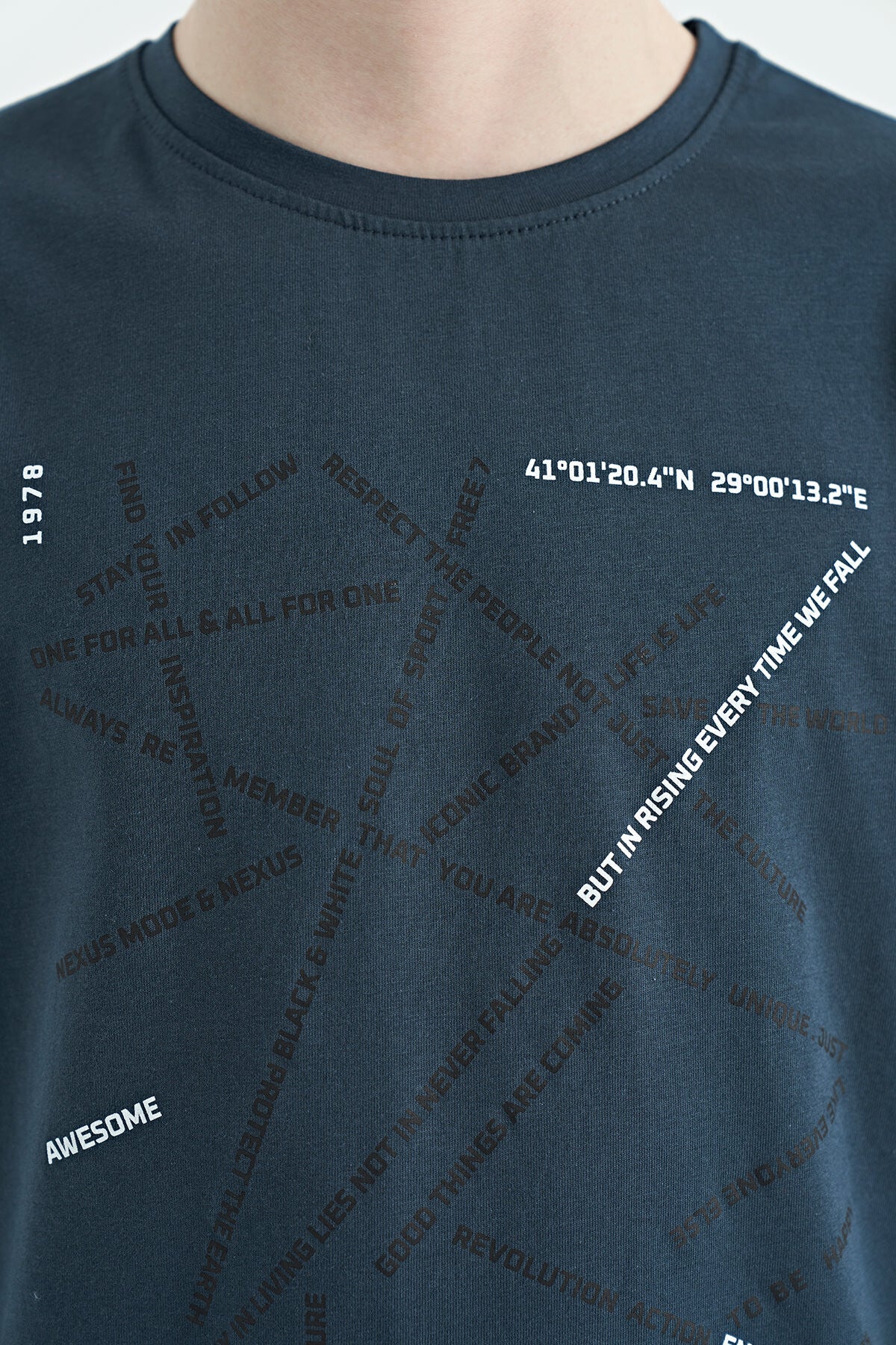 Orman Yeşili Minimal Yazı Baskılı Standart Kalıp O Yaka Erkek Çocuk T-Shirt - 11132