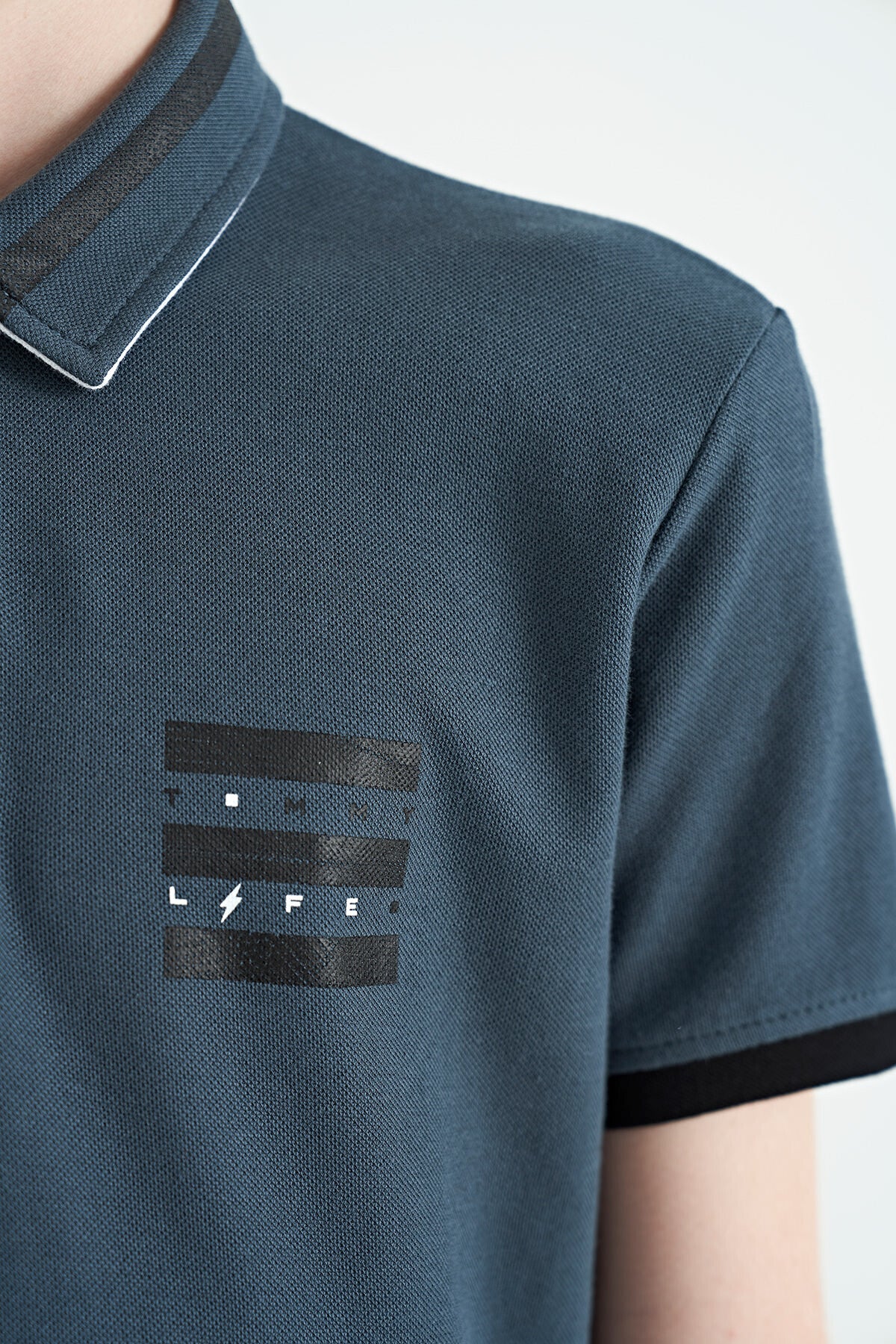 Orman Yeşili Yakası Renk Bloklu Baskı Detaylı Standart Kalıp Erkek Çocuk T-Shirt - 11111