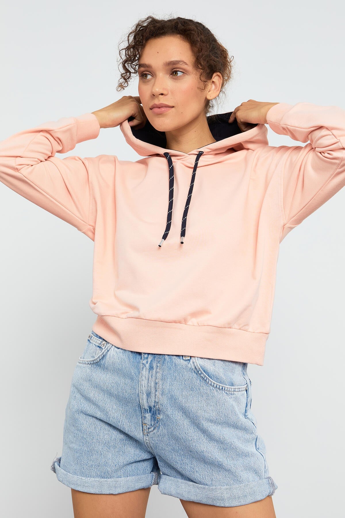 Pembe Uzun Kol Rahat Form Kapüşonlu Kadın Sweatshirt - 97115