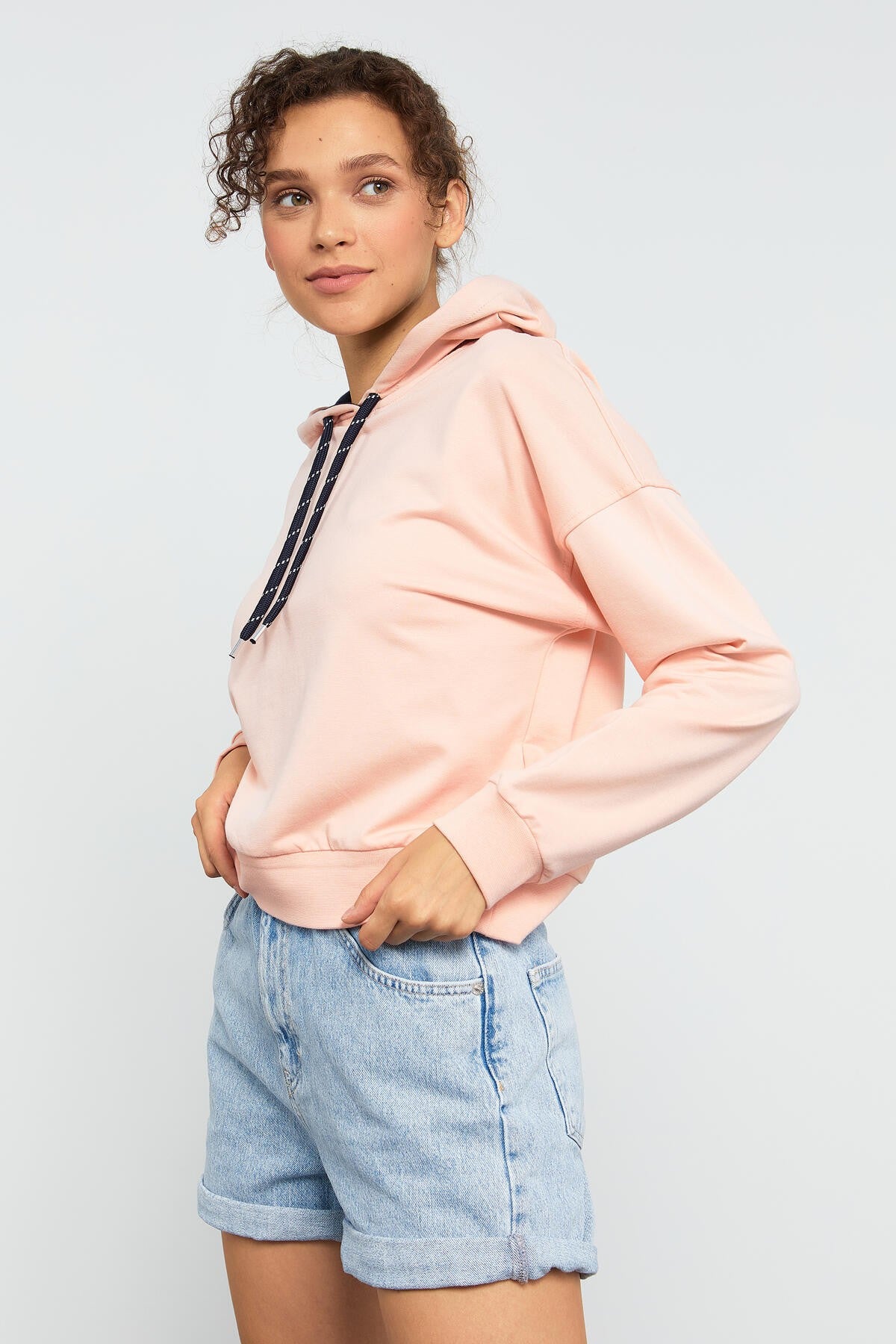 Pembe Uzun Kol Rahat Form Kapüşonlu Kadın Sweatshirt - 97115