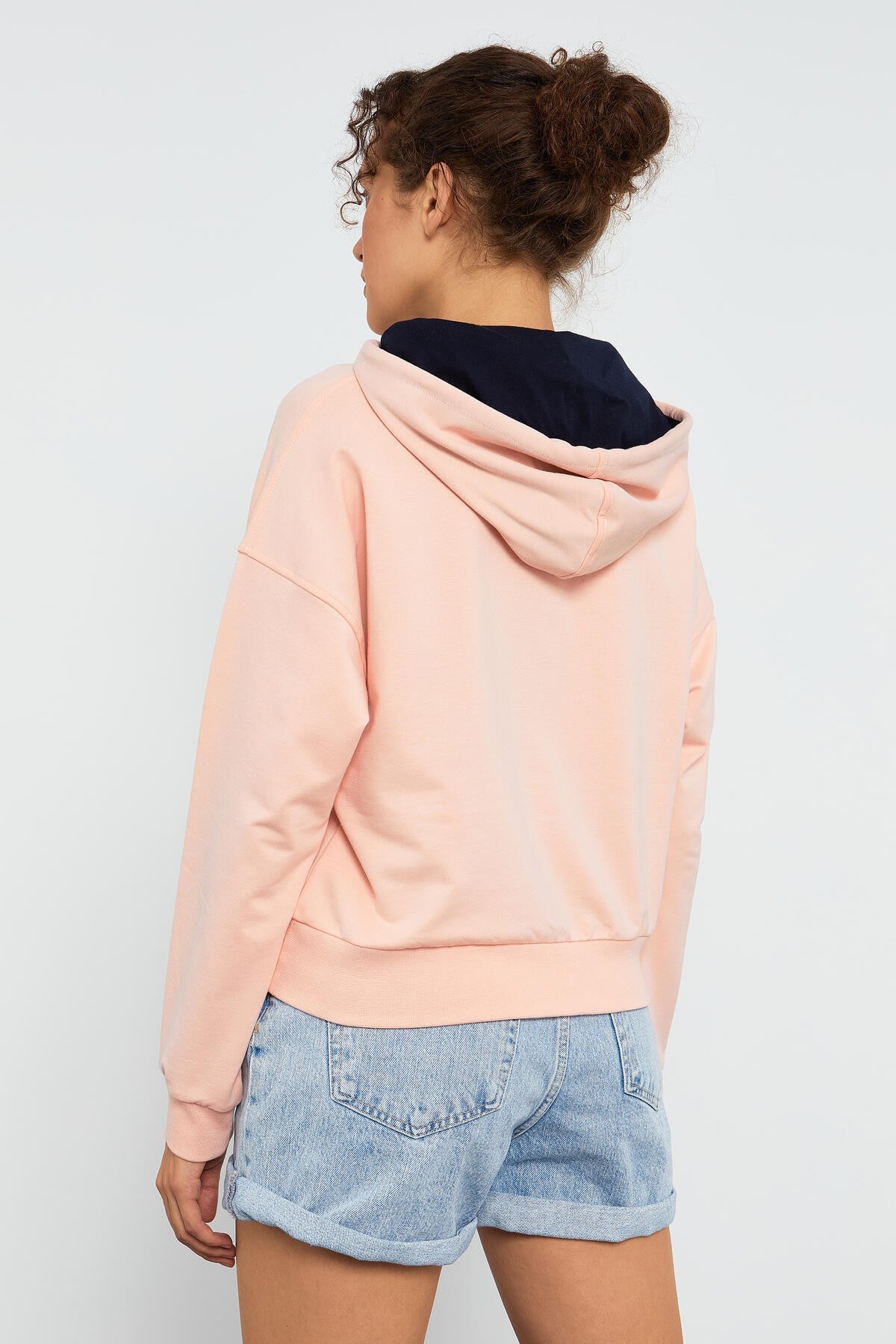 Pembe Uzun Kol Rahat Form Kapüşonlu Kadın Sweatshirt - 97115