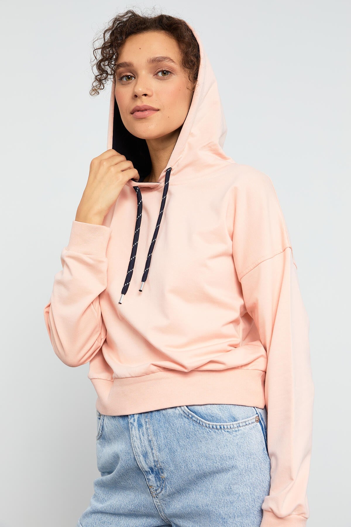 Pembe Uzun Kol Rahat Form Kapüşonlu Kadın Sweatshirt - 97115