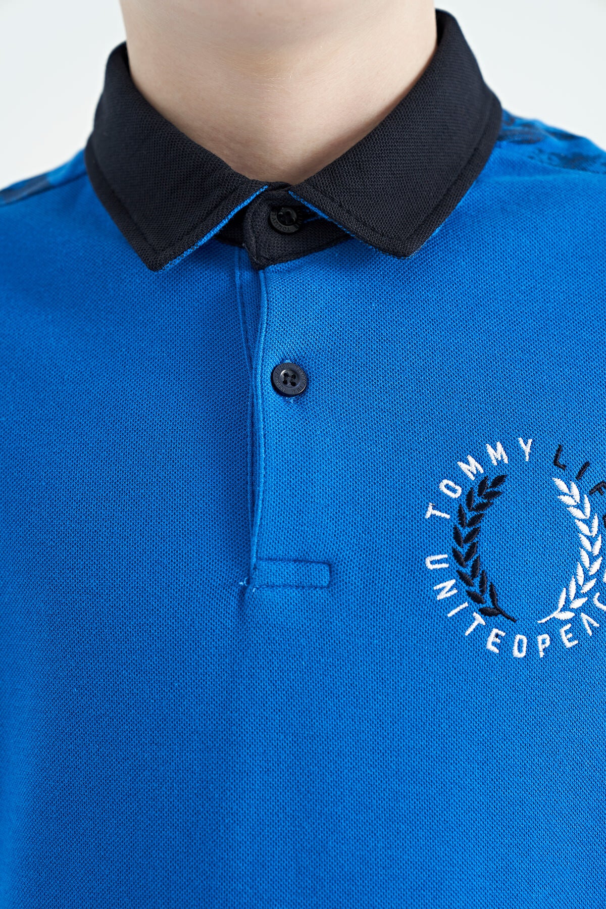 Saks Baskı Detaylı Pola Yaka Standart Kalıp Erkek Çocuk T-Shırt - 11166