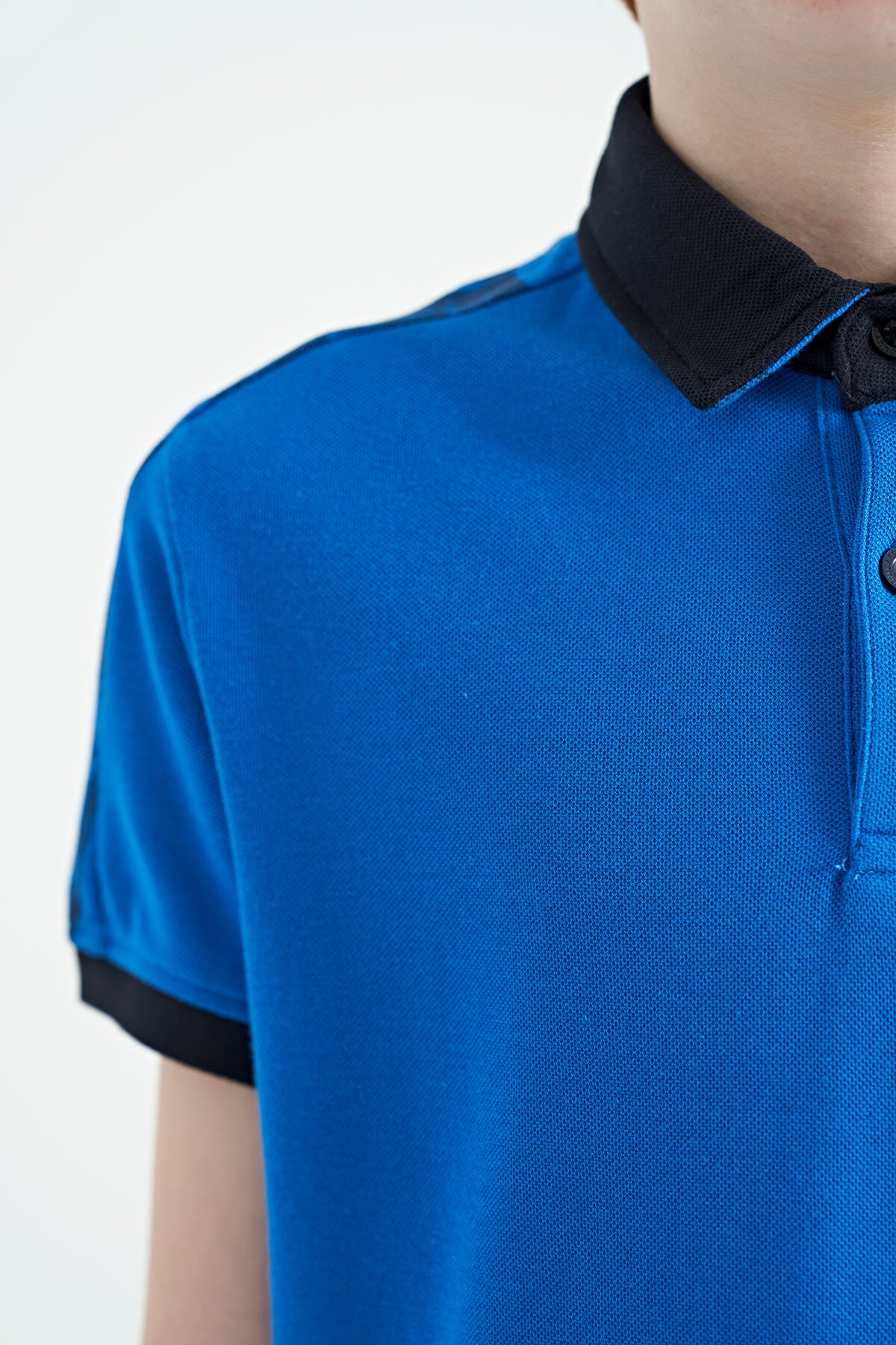 Saks Baskı Detaylı Pola Yaka Standart Kalıp Erkek Çocuk T-Shırt - 11166