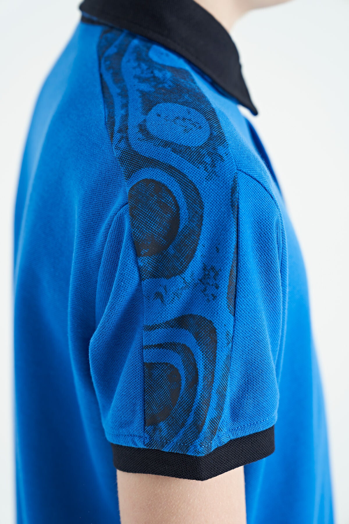 Saks Baskı Detaylı Pola Yaka Standart Kalıp Erkek Çocuk T-Shırt - 11166