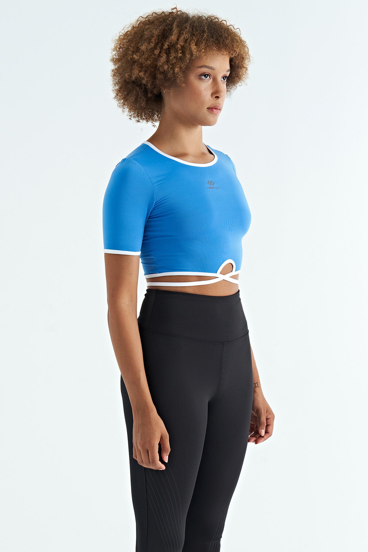 Saks Bel Bağlama Detaylı O Yaka Standart Kalıp Dalgıç Kumaş Kadın Crop T-Shirt - 97266