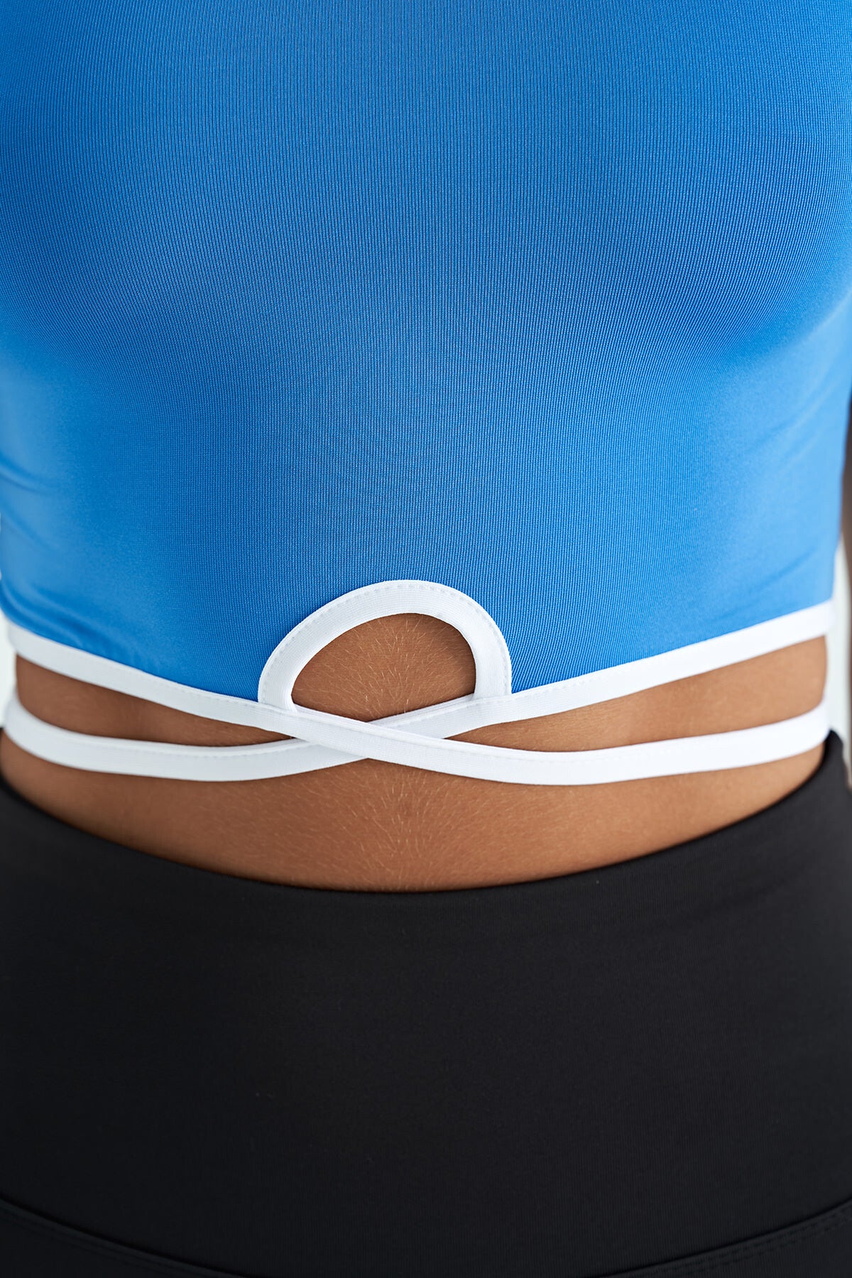 Saks Bel Bağlama Detaylı O Yaka Standart Kalıp Dalgıç Kumaş Kadın Crop T-Shirt - 97266