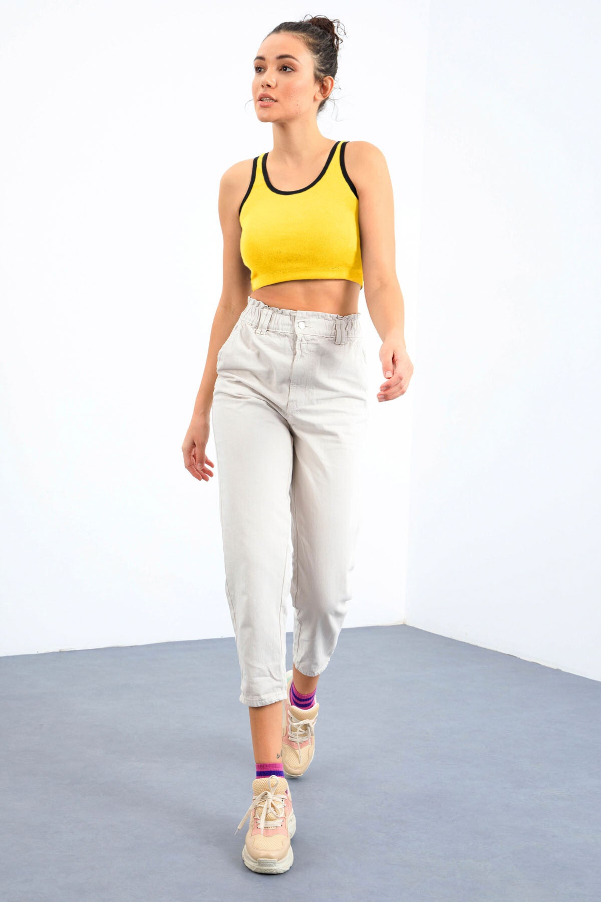 Sarı Basic Sıfır Kol Dar Kalıp U Yaka Kadın Crop Top Atlet - 97162