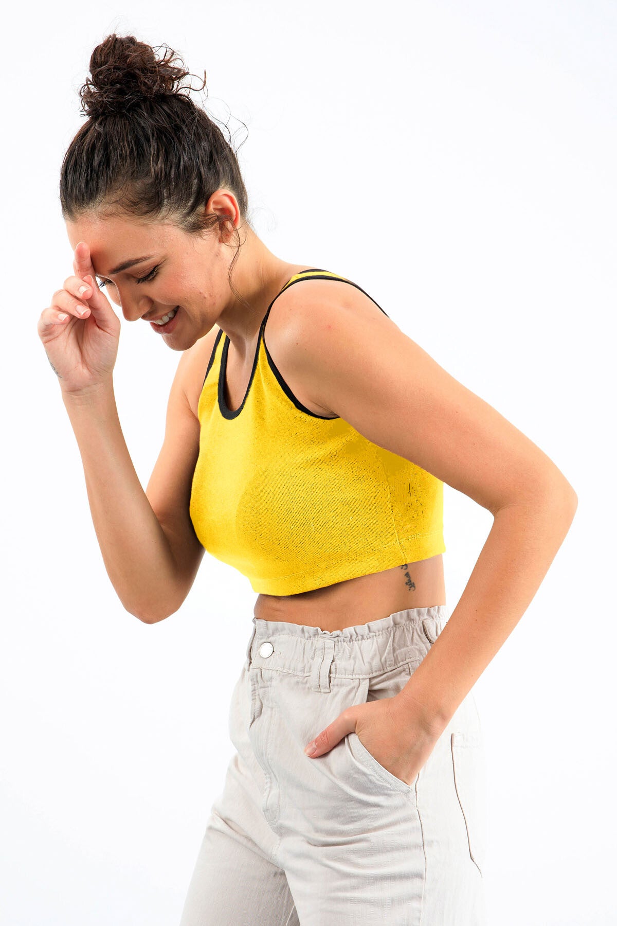 Sarı Basic Sıfır Kol Dar Kalıp U Yaka Kadın Crop Top Atlet - 97162