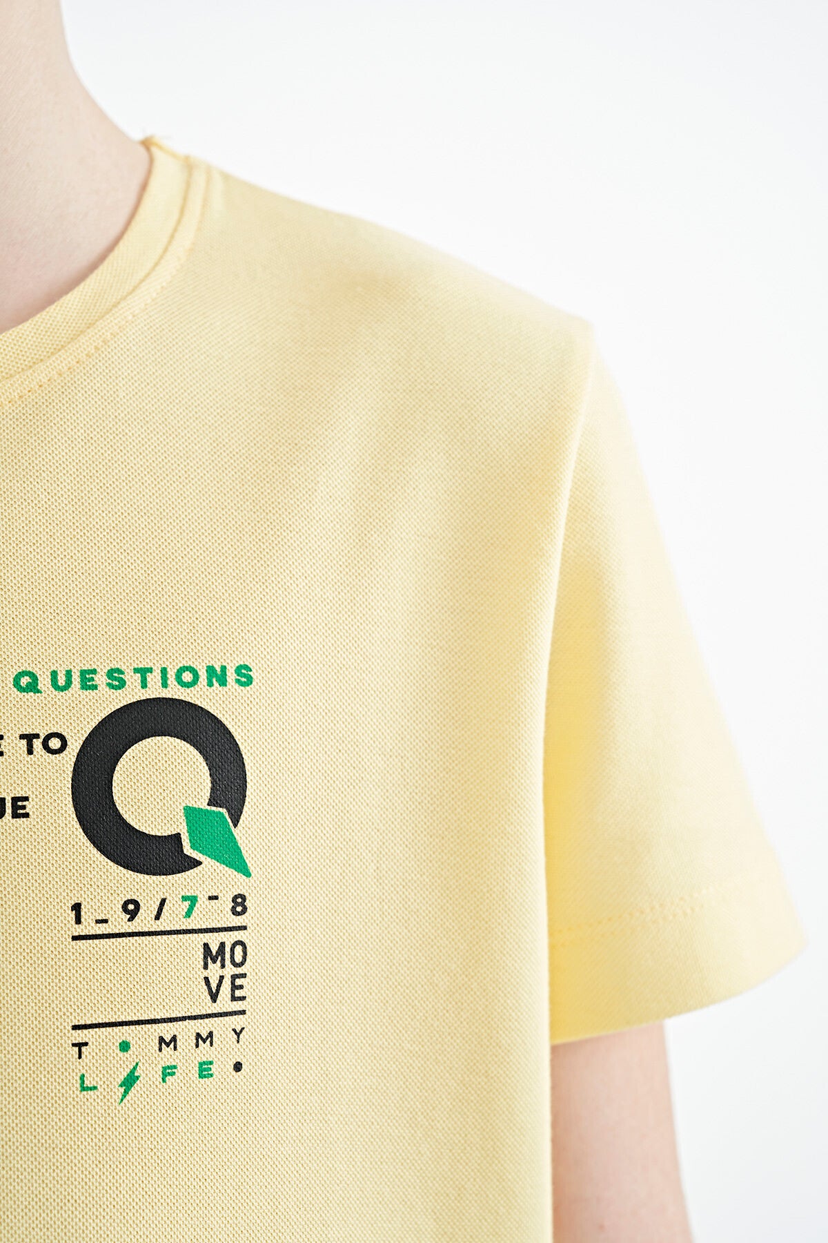 Sarı Baskı Detaylı O Yaka Standart Kalıp Erkek Çocuk T-Shirt - 11145