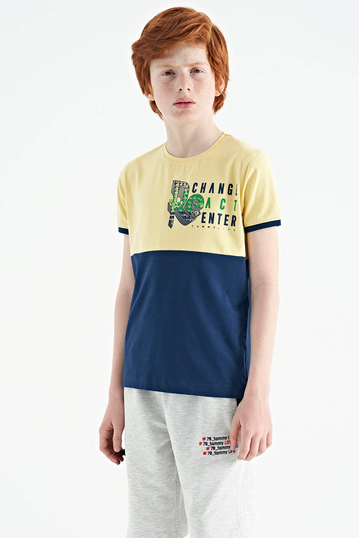Sarı Baskı Detaylı Renk Bloklu Standart Kalıp O Yaka Erkek Çocuk T-Shirt - 11107