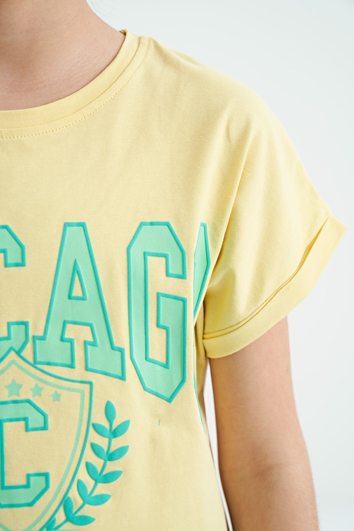 Sarı O Yaka Düşük Omuzlu Rahat Form Kısa Kollu Kız Çocuk T-Shirt - 75128