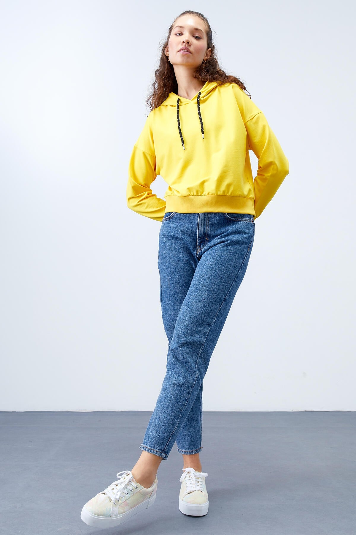 Sarı Uzun Kol Rahat Form Kapüşonlu Kadın Sweatshirt - 97115
