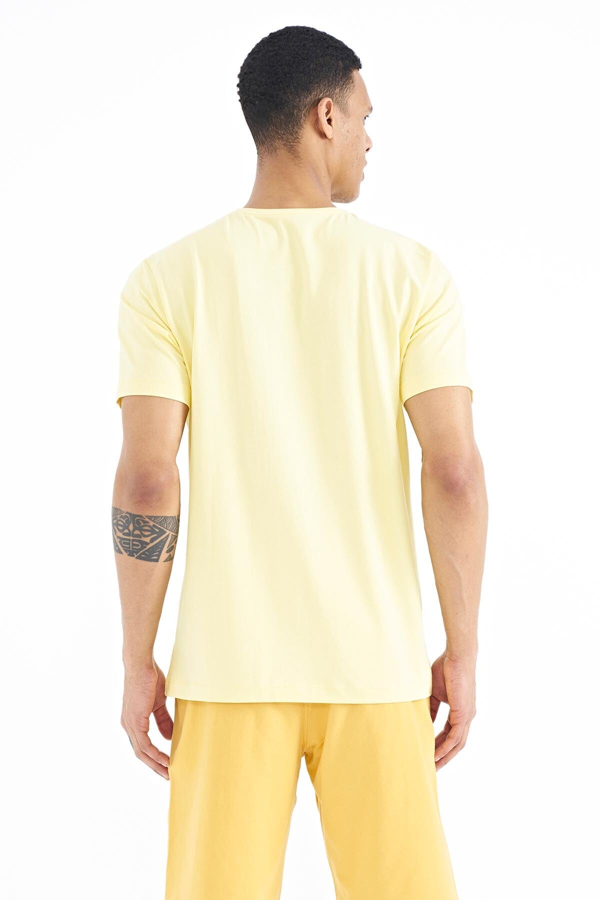Sarı Yazı Baskılı O Yaka Standart Kalıp Erkek T-Shirt - 88174