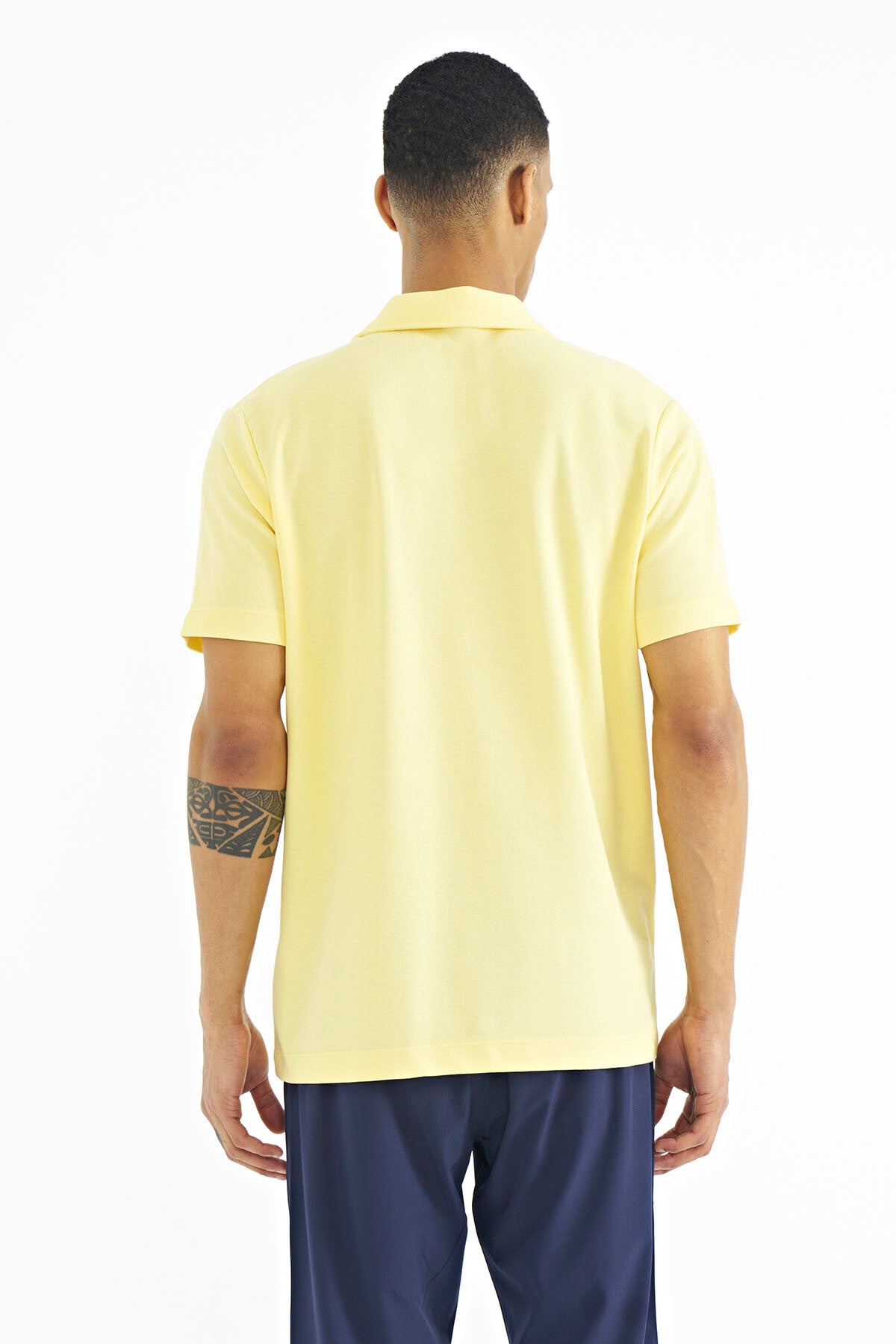 Sarı Yazı Baskılı Standart Form Polo Yaka Erkek T-shirt - 88236