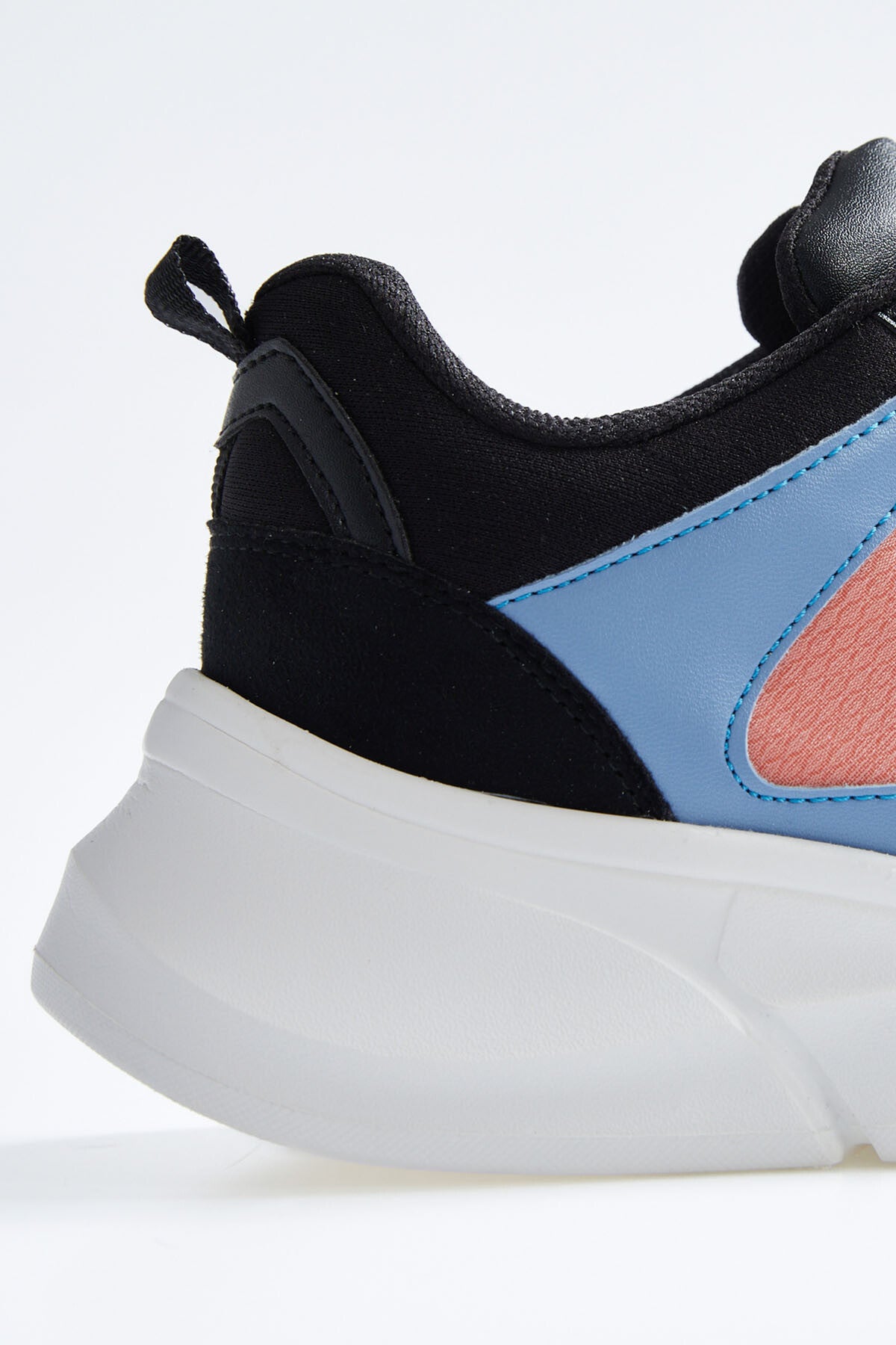 Siyah Bağcıklı Yüksek Taban File Detaylı Renkli Kadın Spor Ayakkabı - 89203