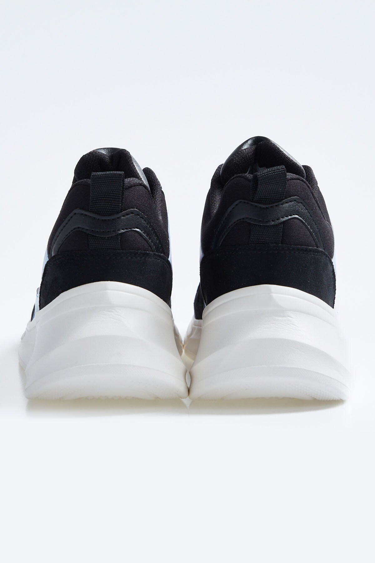 Siyah Bağcıklı Yüksek Taban File Detaylı Renkli Kadın Spor Ayakkabı - 89203