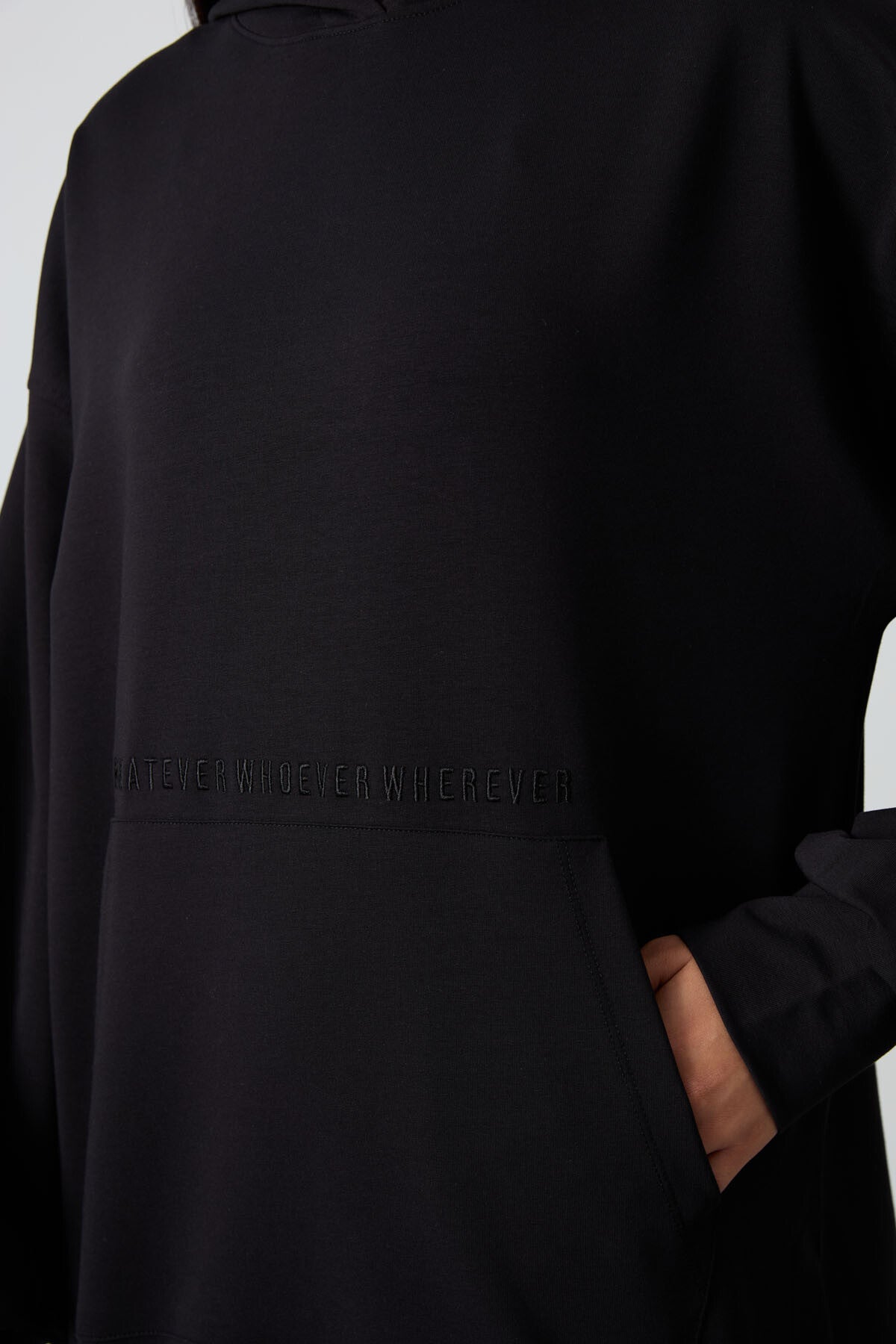 Siyah Balon Kol Yazı Nakışlı Kadın Oversize Tunik Sweatshirt - 97163